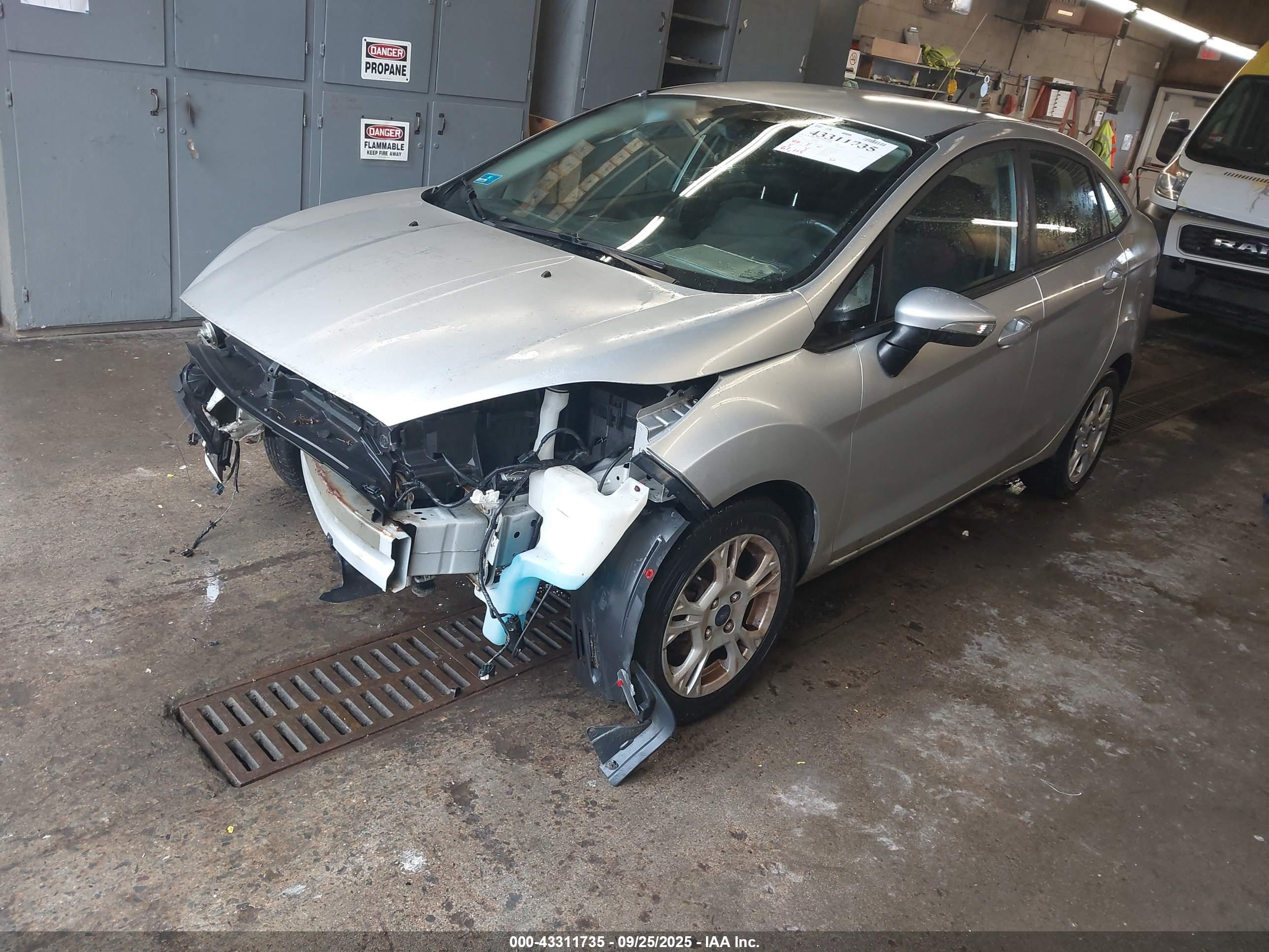 FORD FIESTA image 2