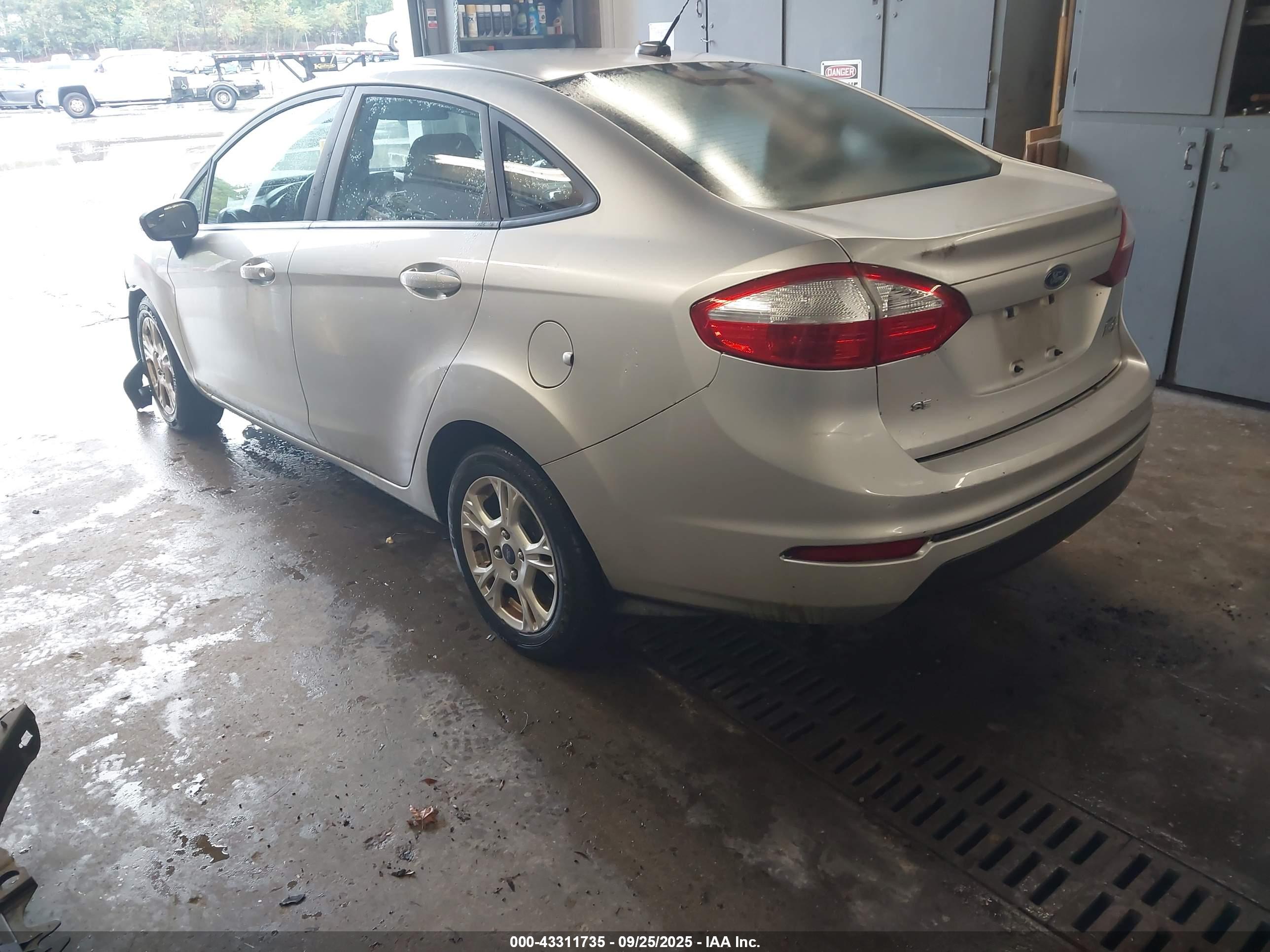 FORD FIESTA image 3