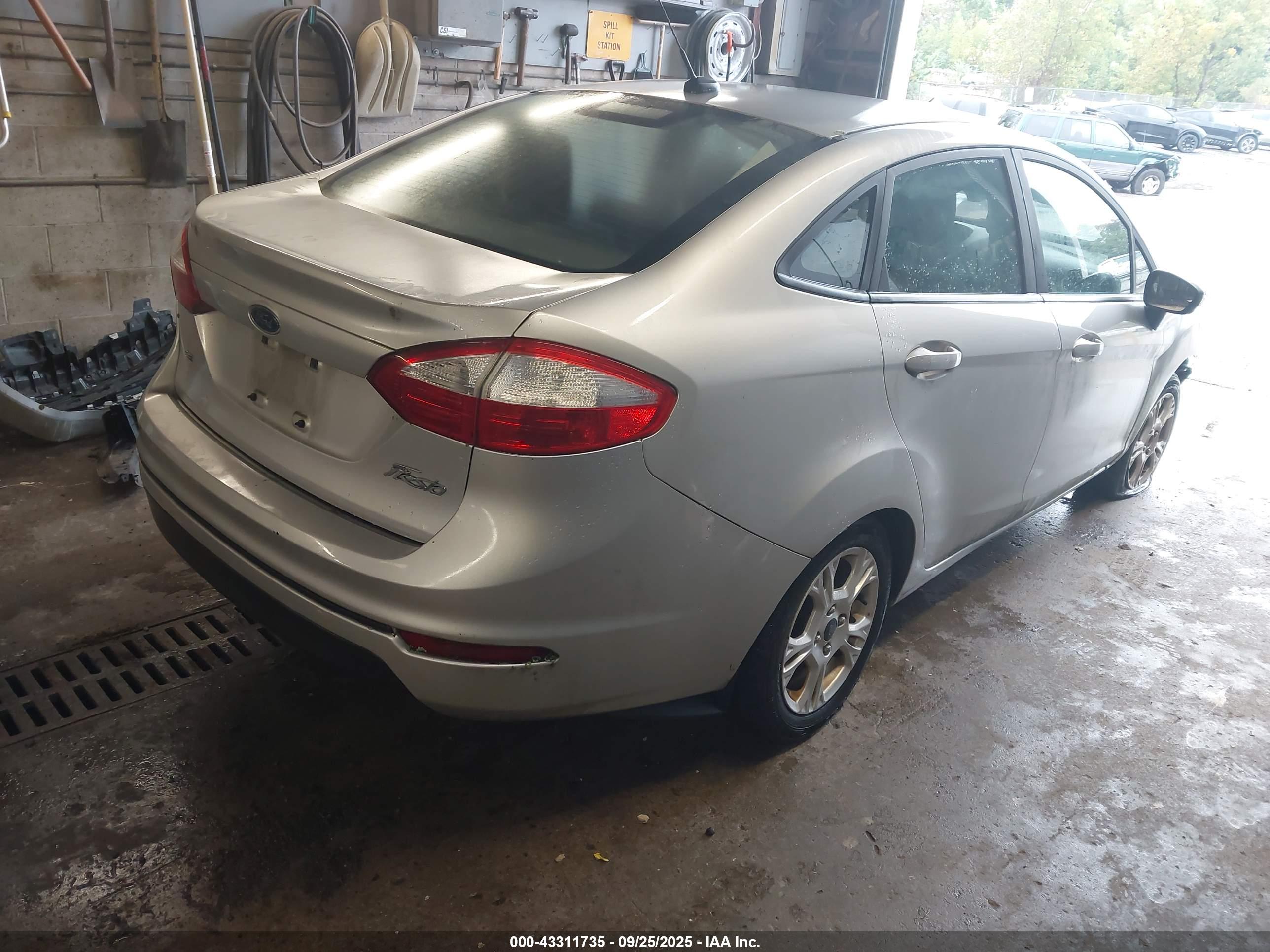 FORD FIESTA image 4