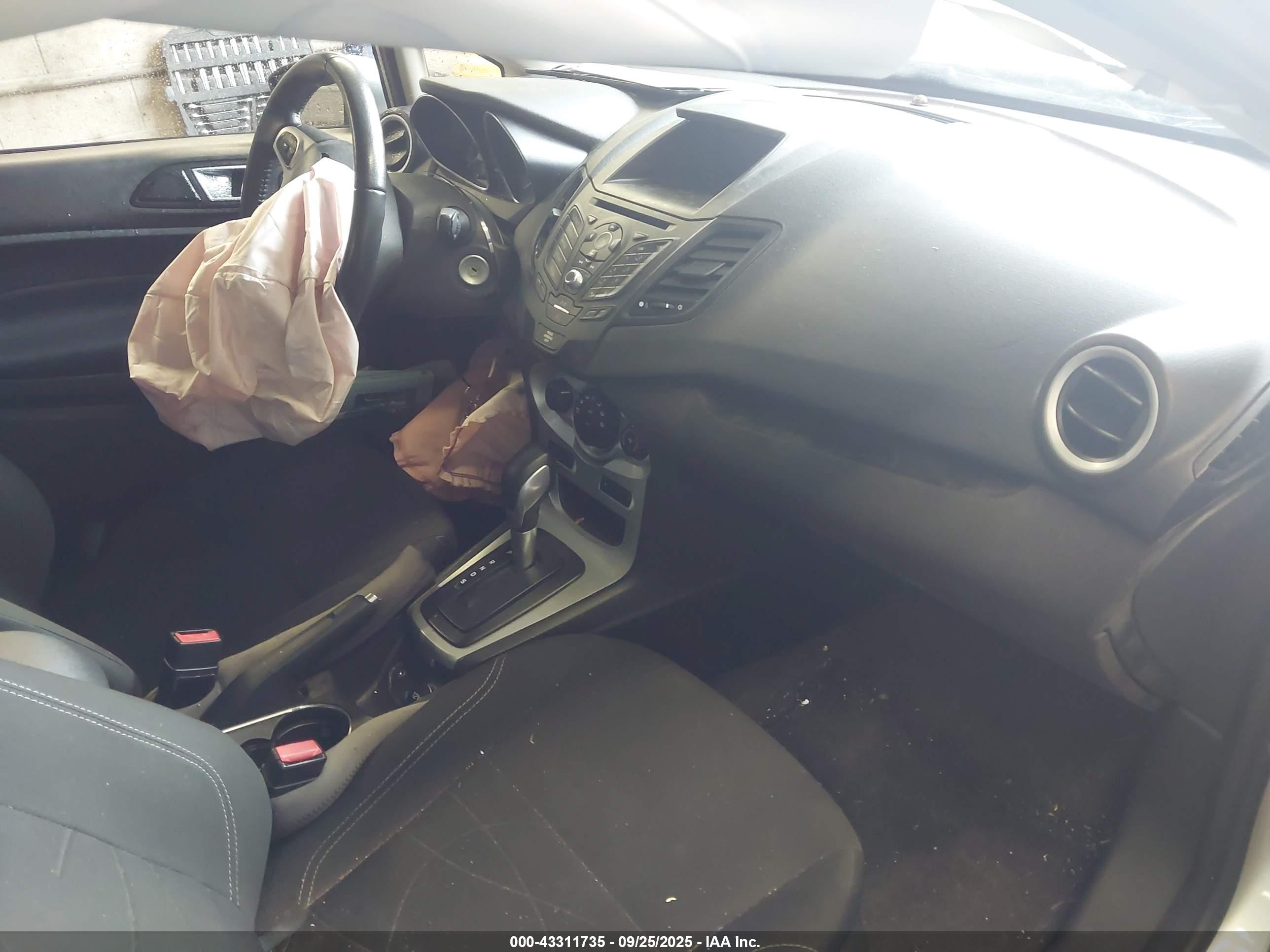 FORD FIESTA image 5
