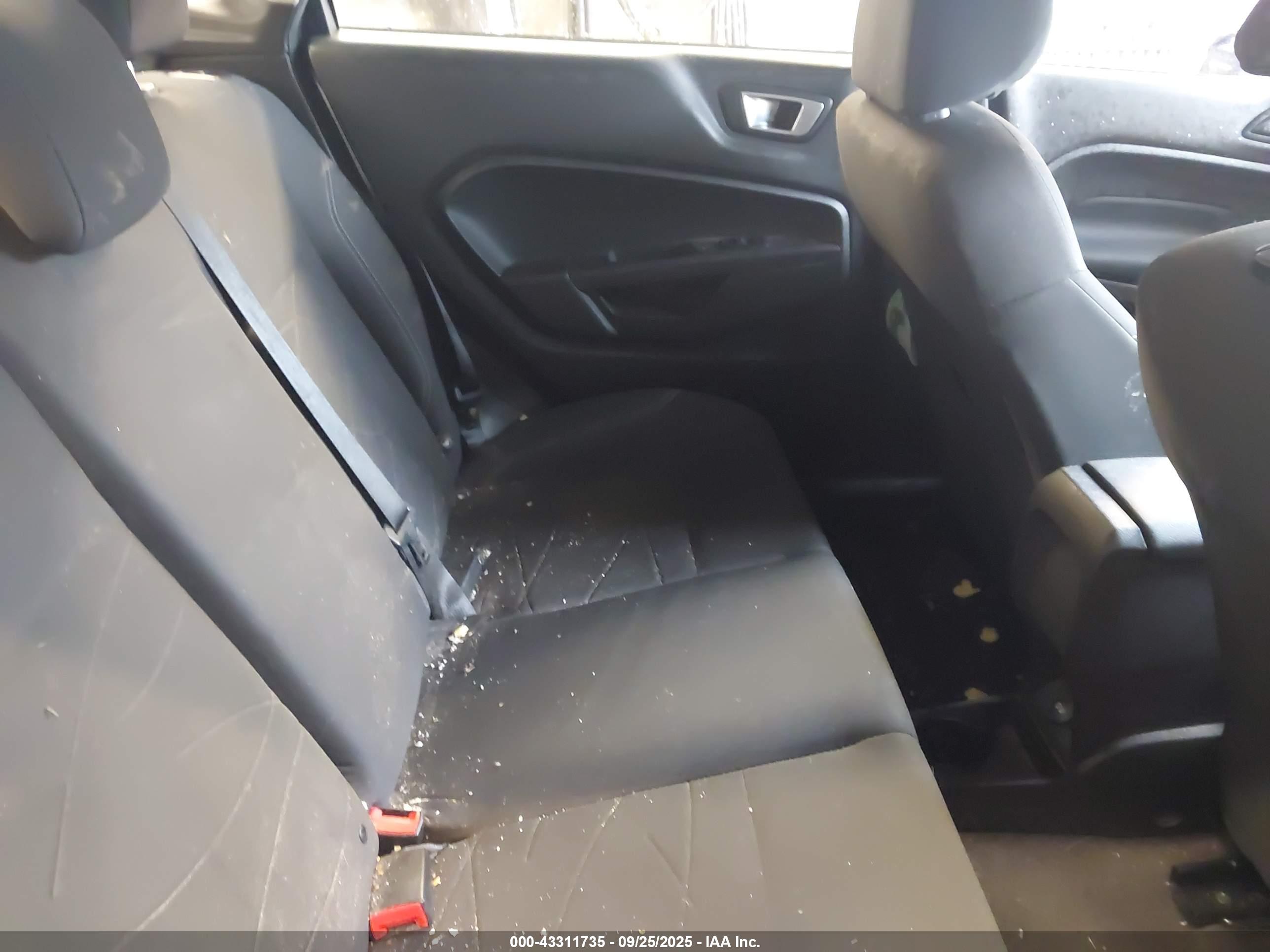 FORD FIESTA image 8