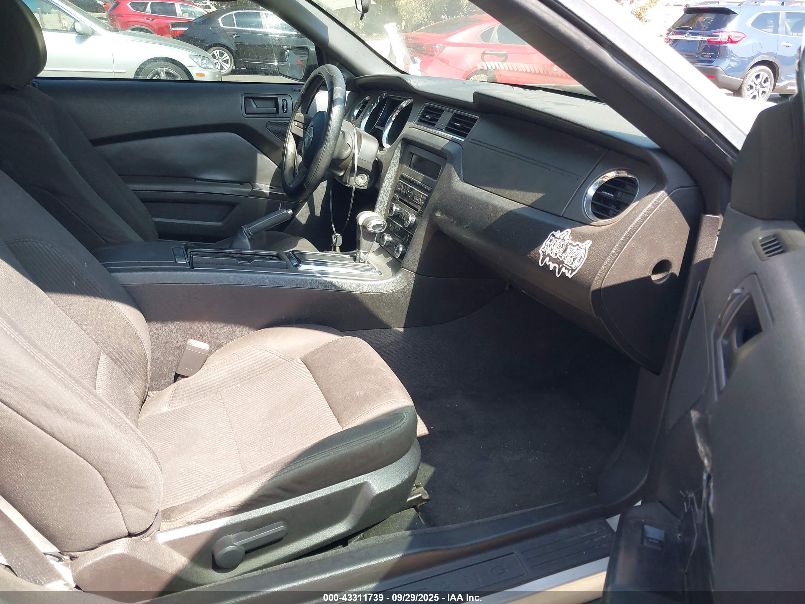 FORD MUSTANG image 5