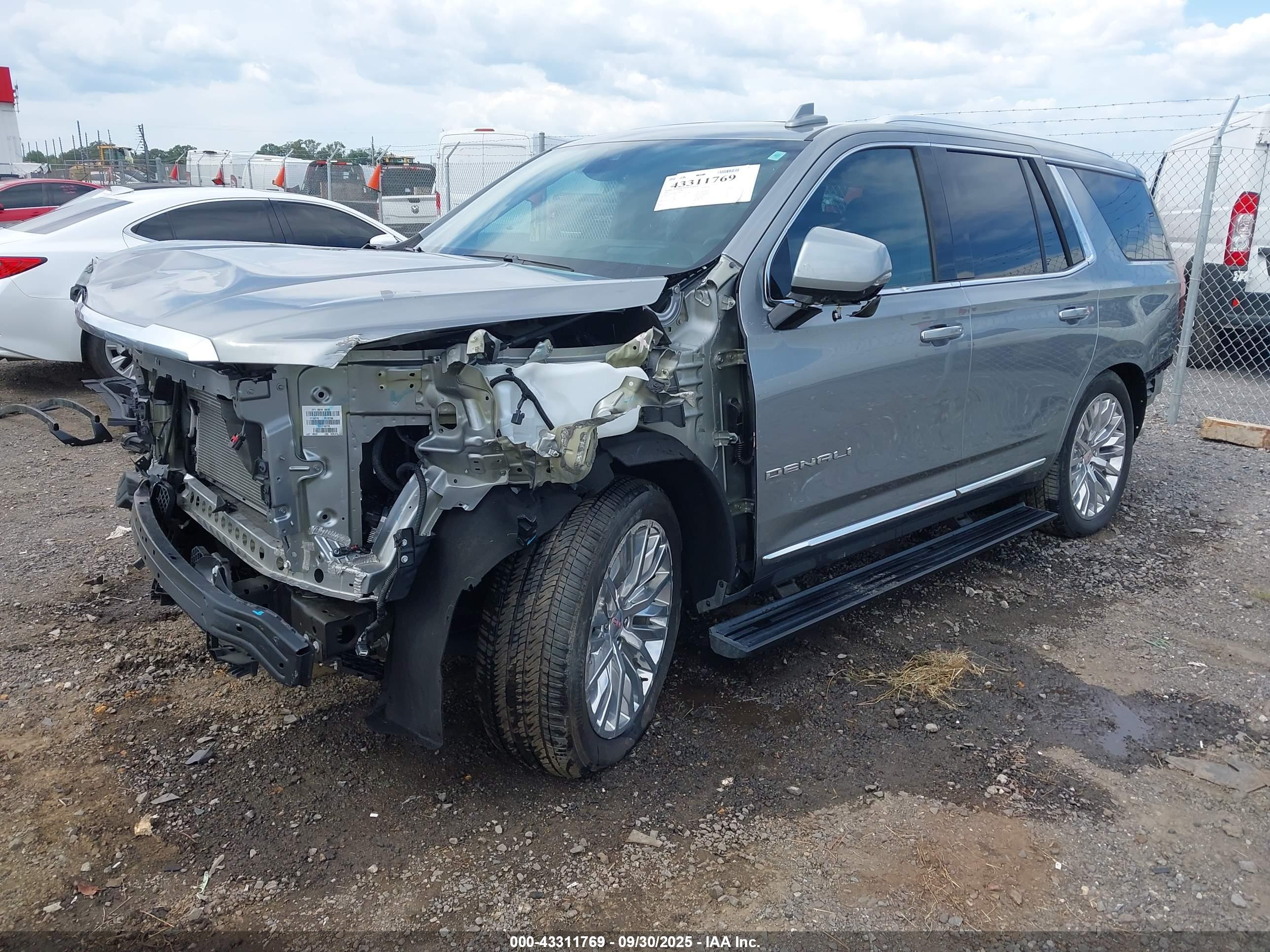 GMC YUKON image 2