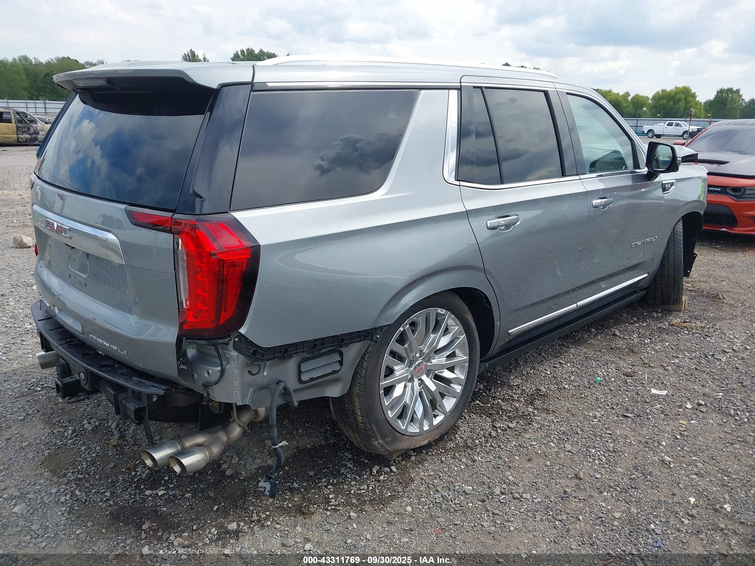 GMC YUKON image 4
