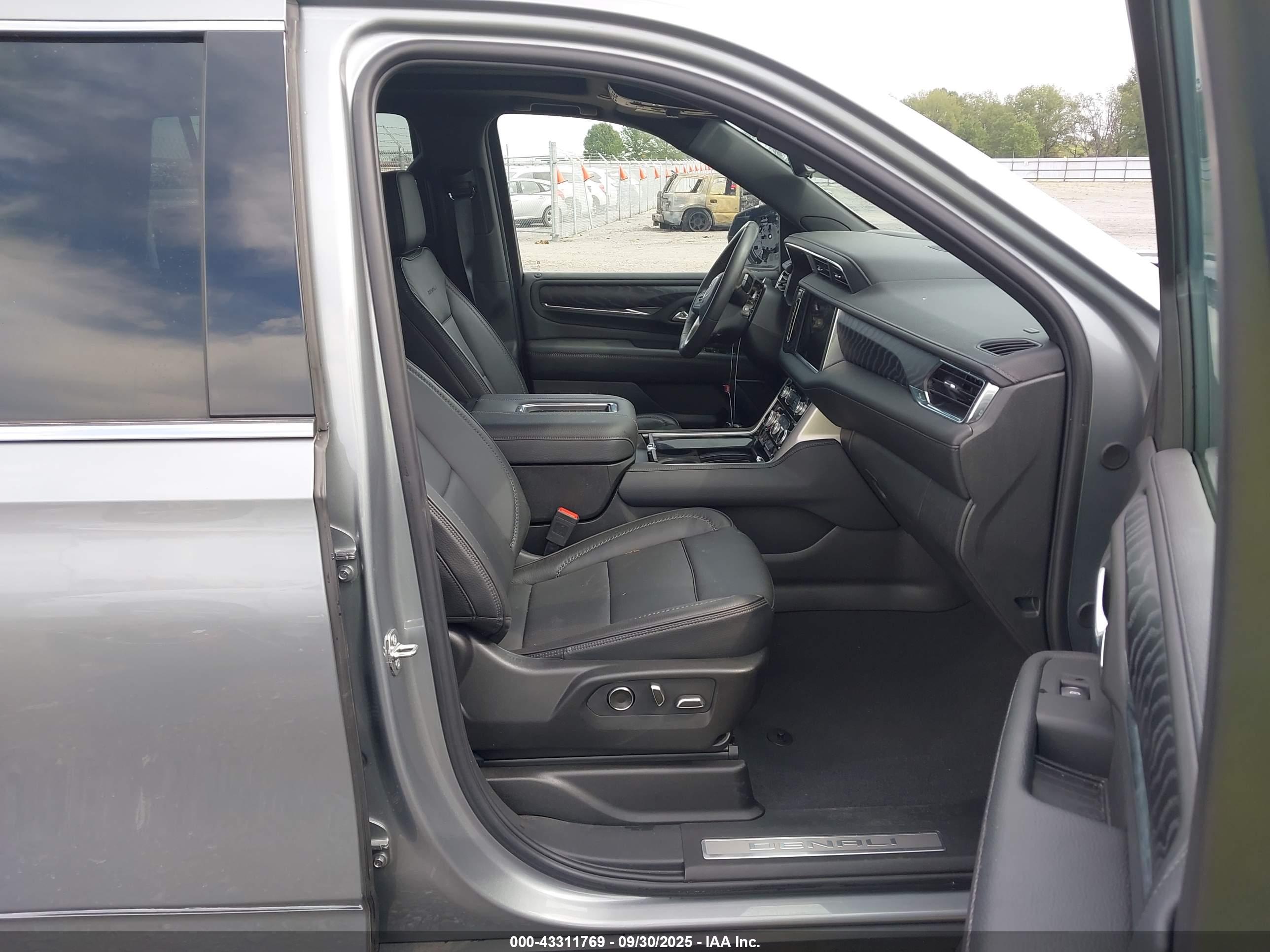 GMC YUKON image 5