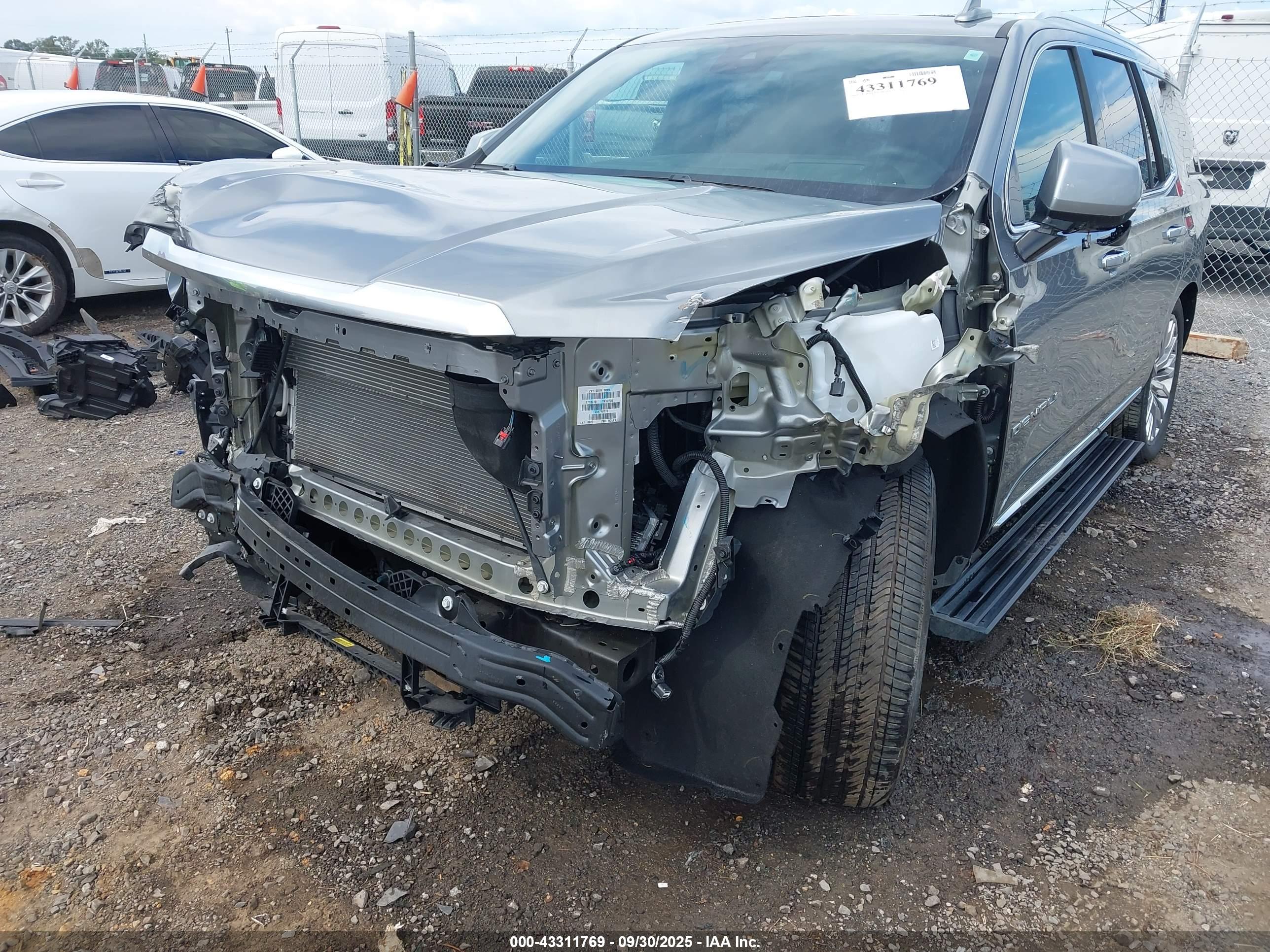 GMC YUKON image 6