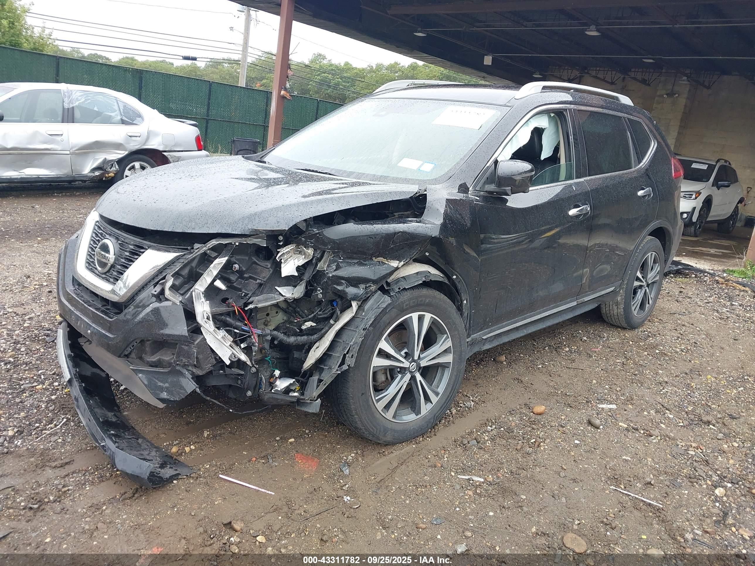 NISSAN ROGUE image 2