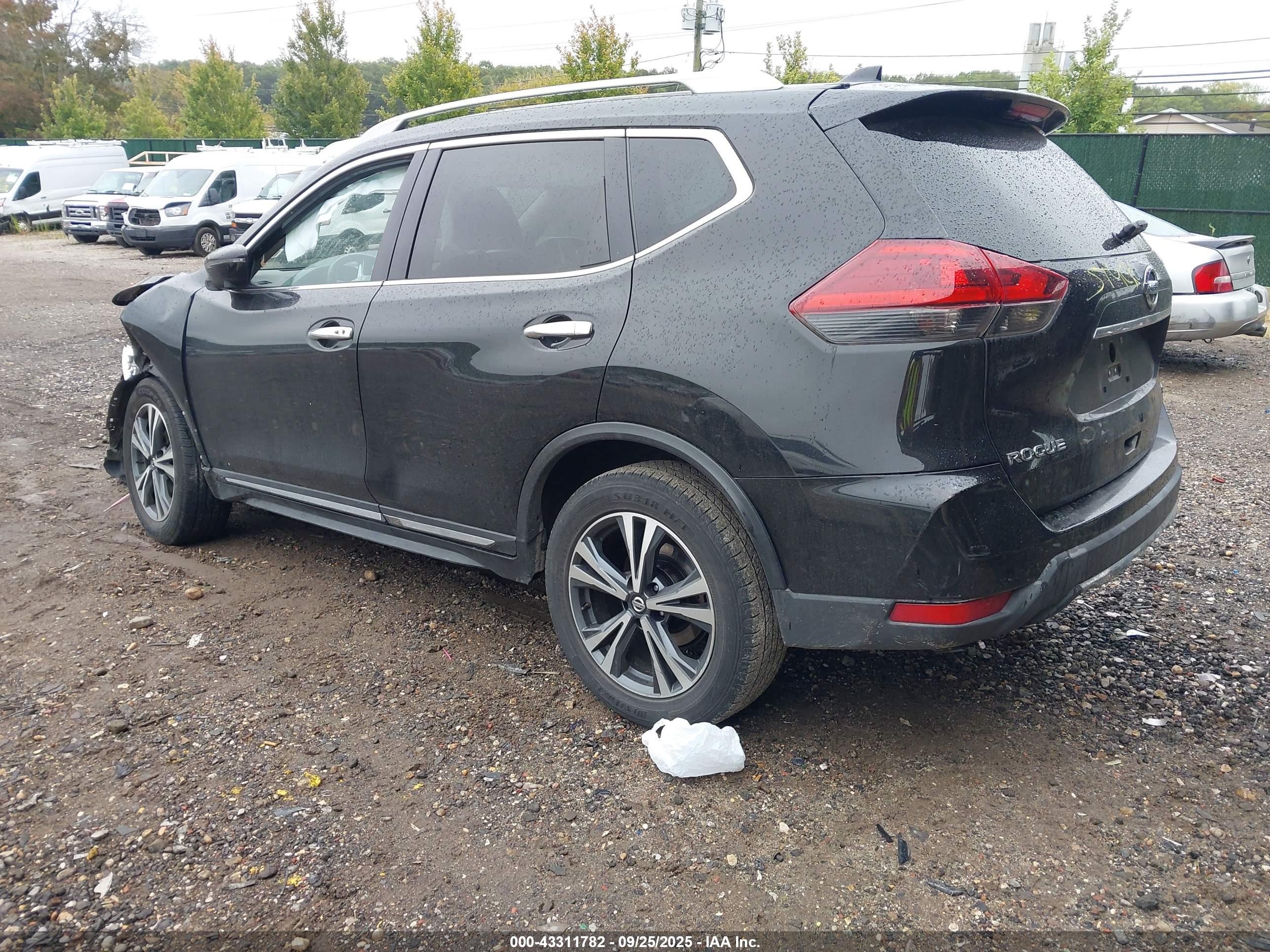 NISSAN ROGUE image 3
