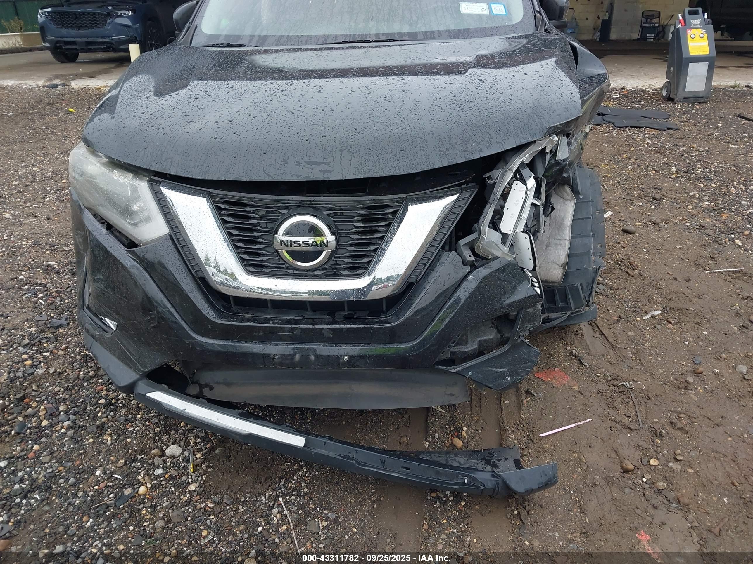 NISSAN ROGUE image 6