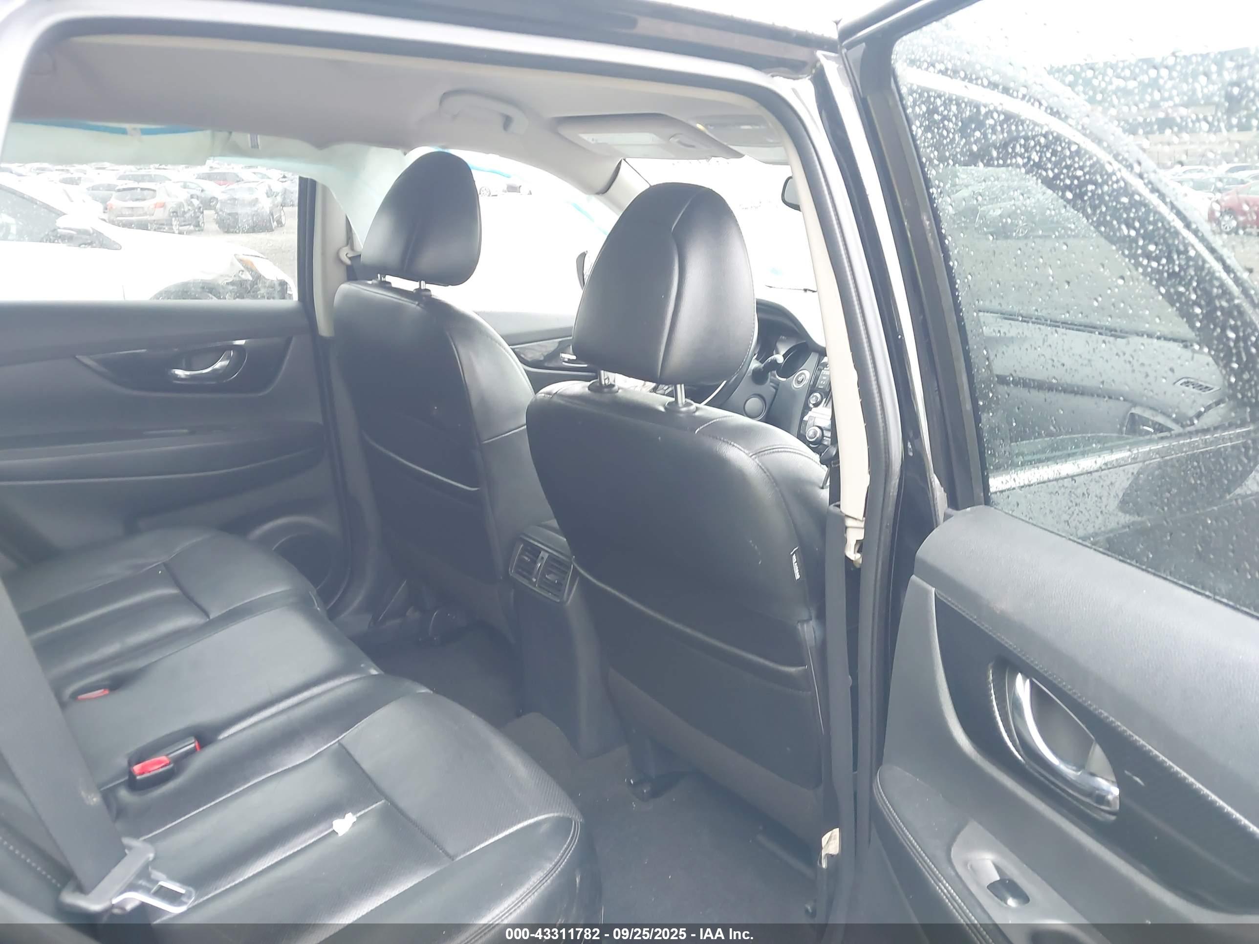 NISSAN ROGUE image 8