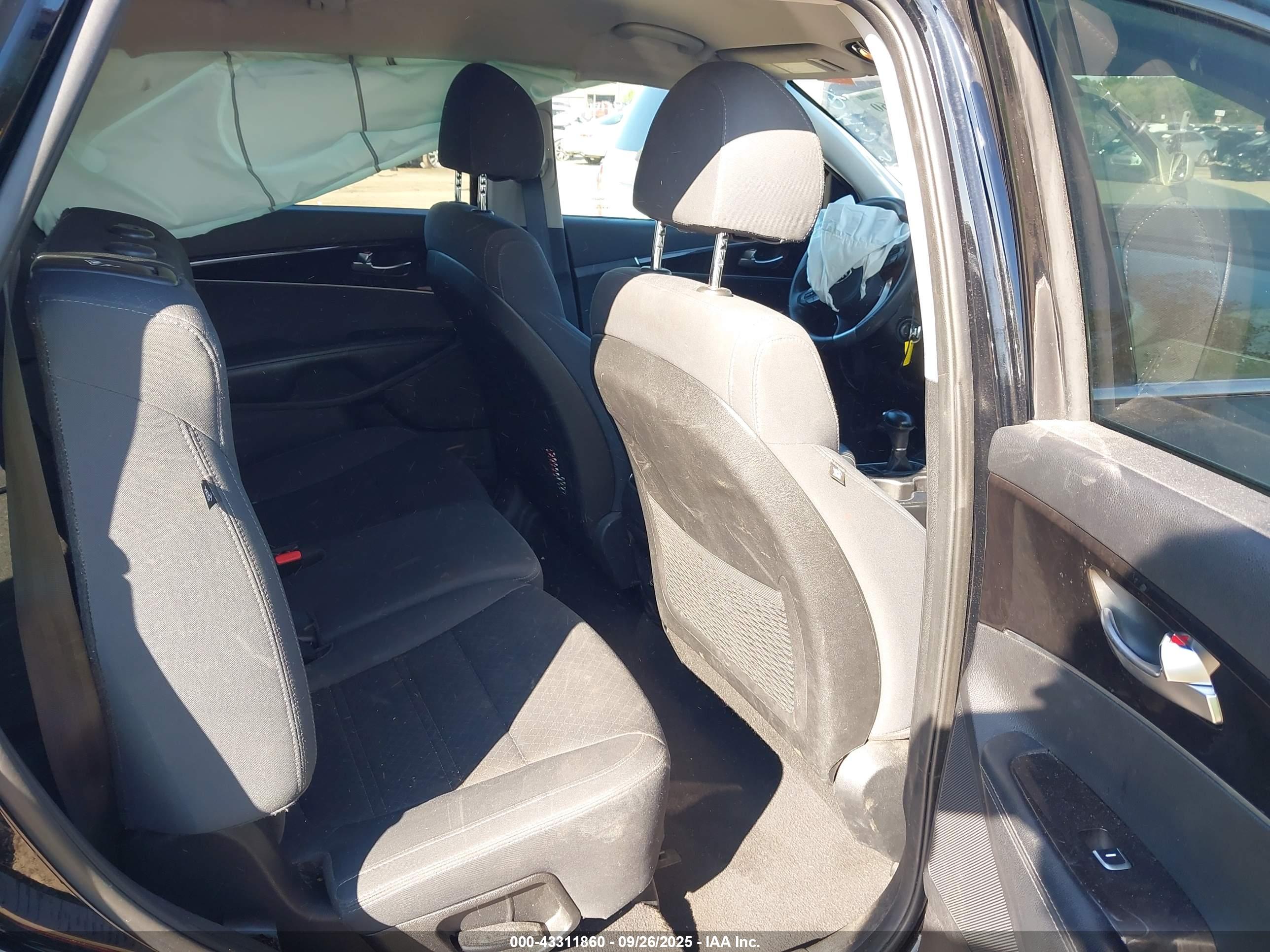 KIA SORENTO image 8