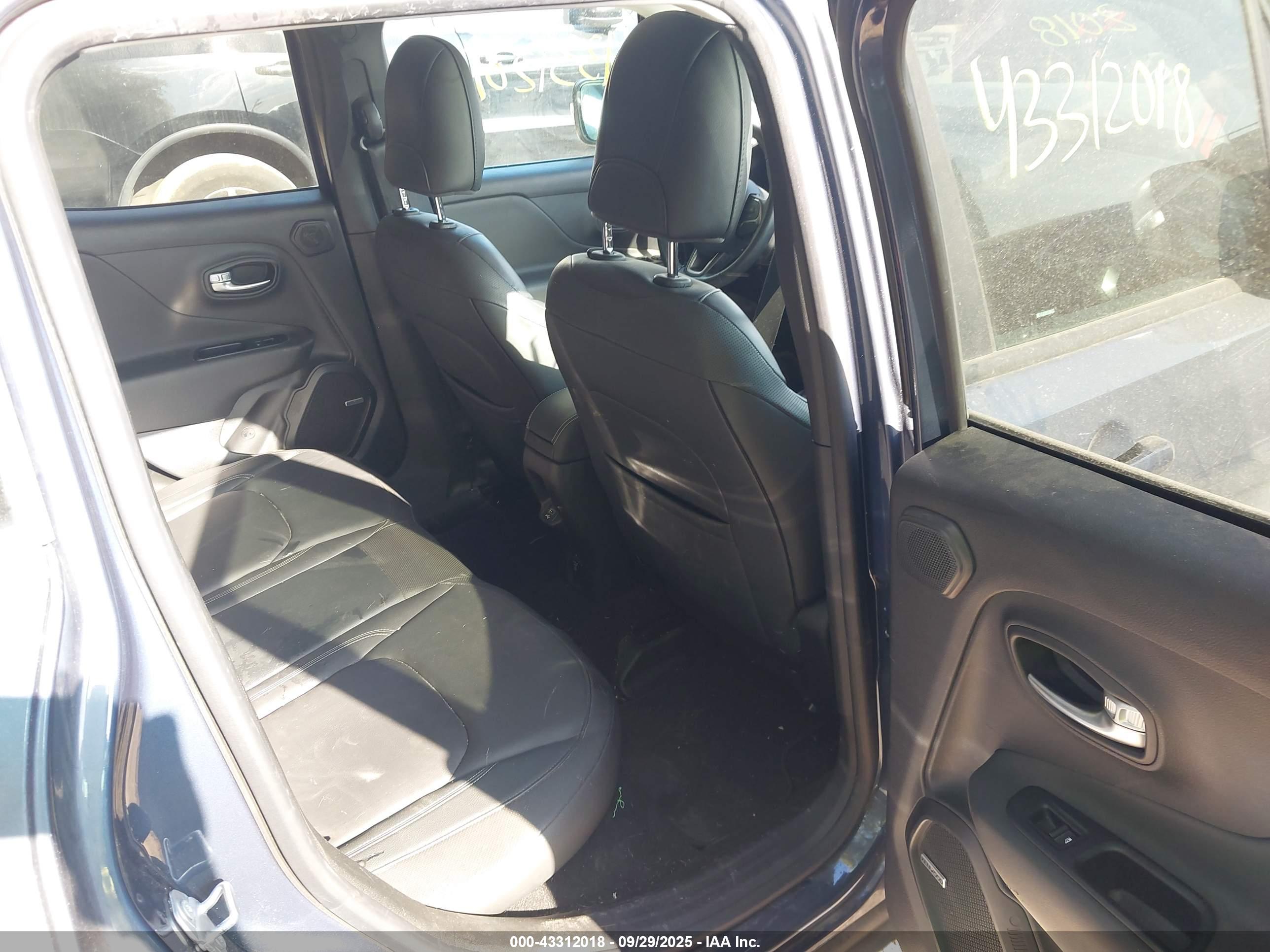 JEEP RENEGADE image 8
