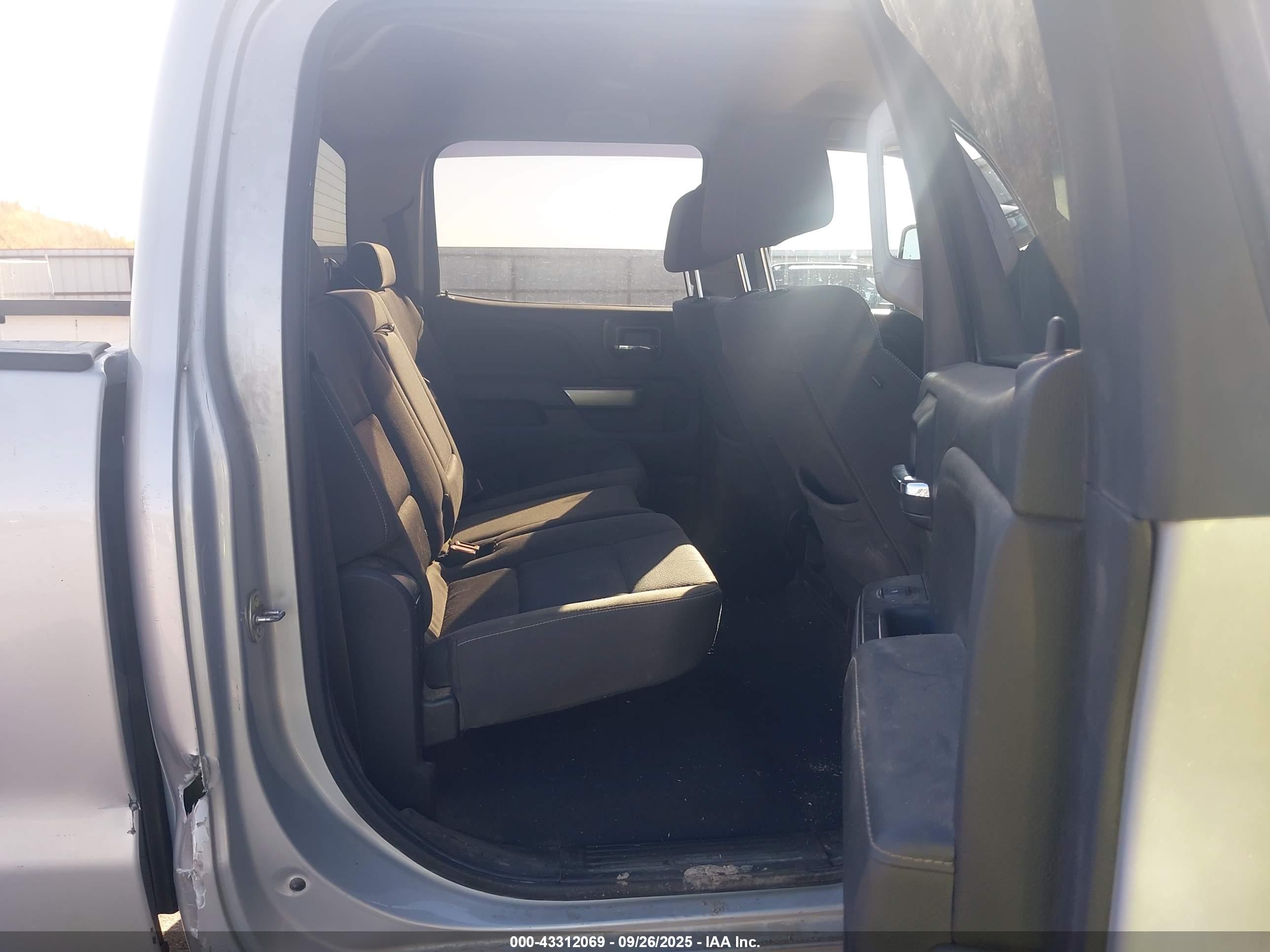 CHEVROLET SILVERADO image 8