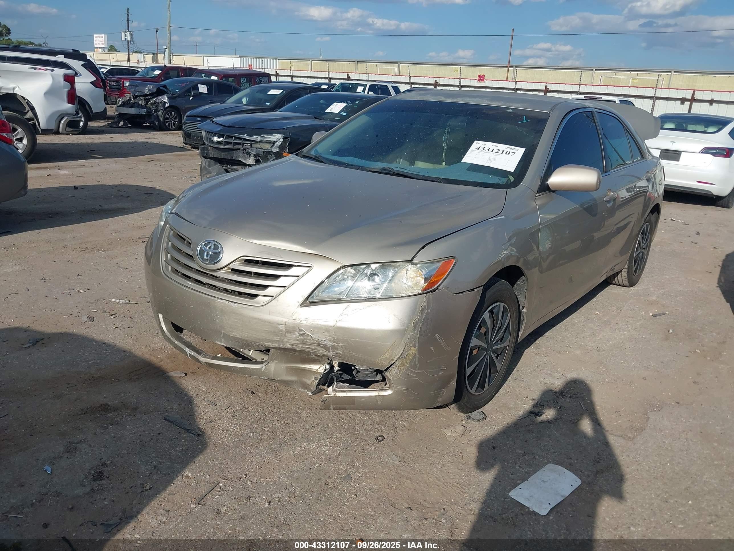TOYOTA CAMRY image 2