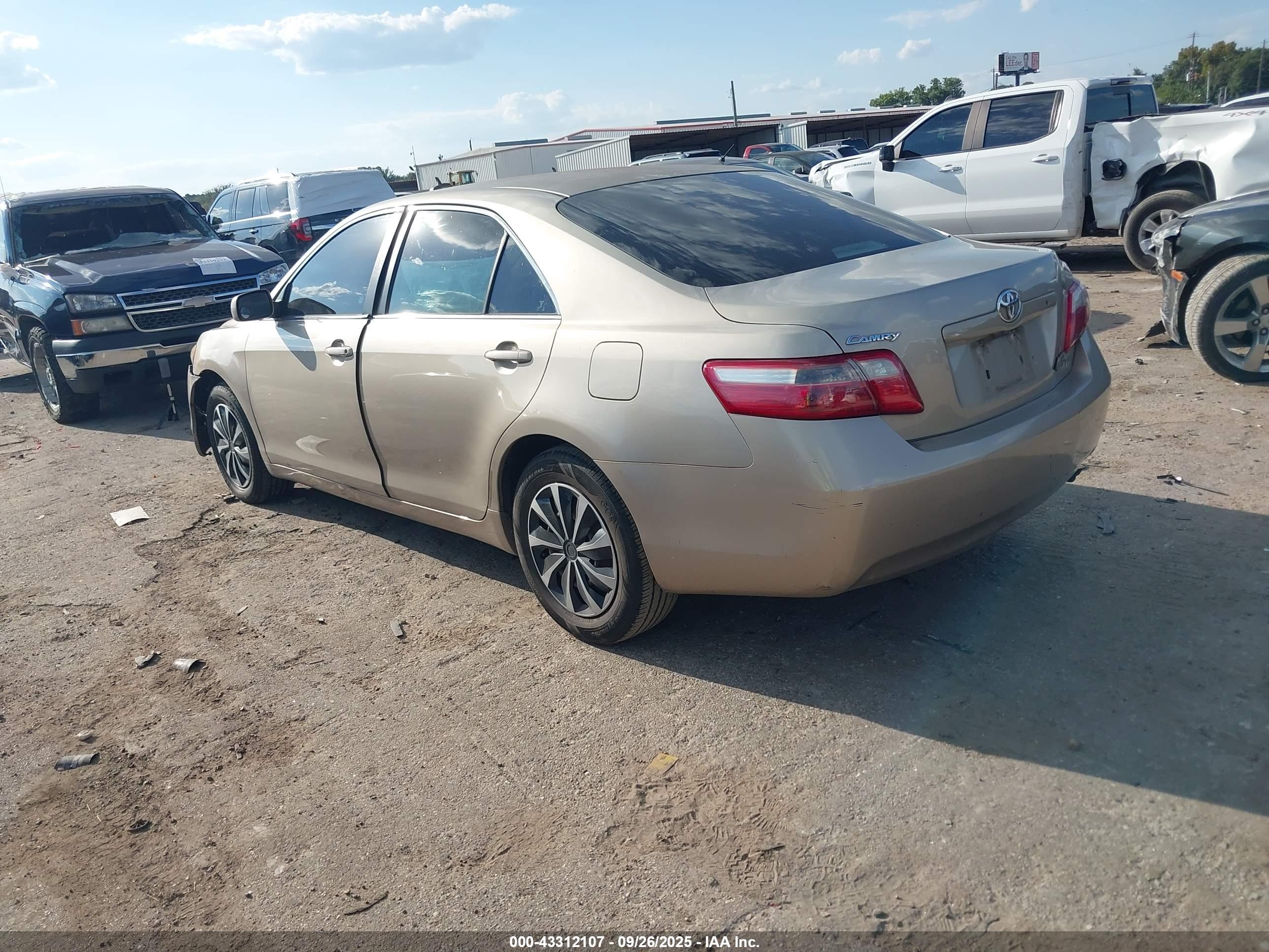 TOYOTA CAMRY image 3