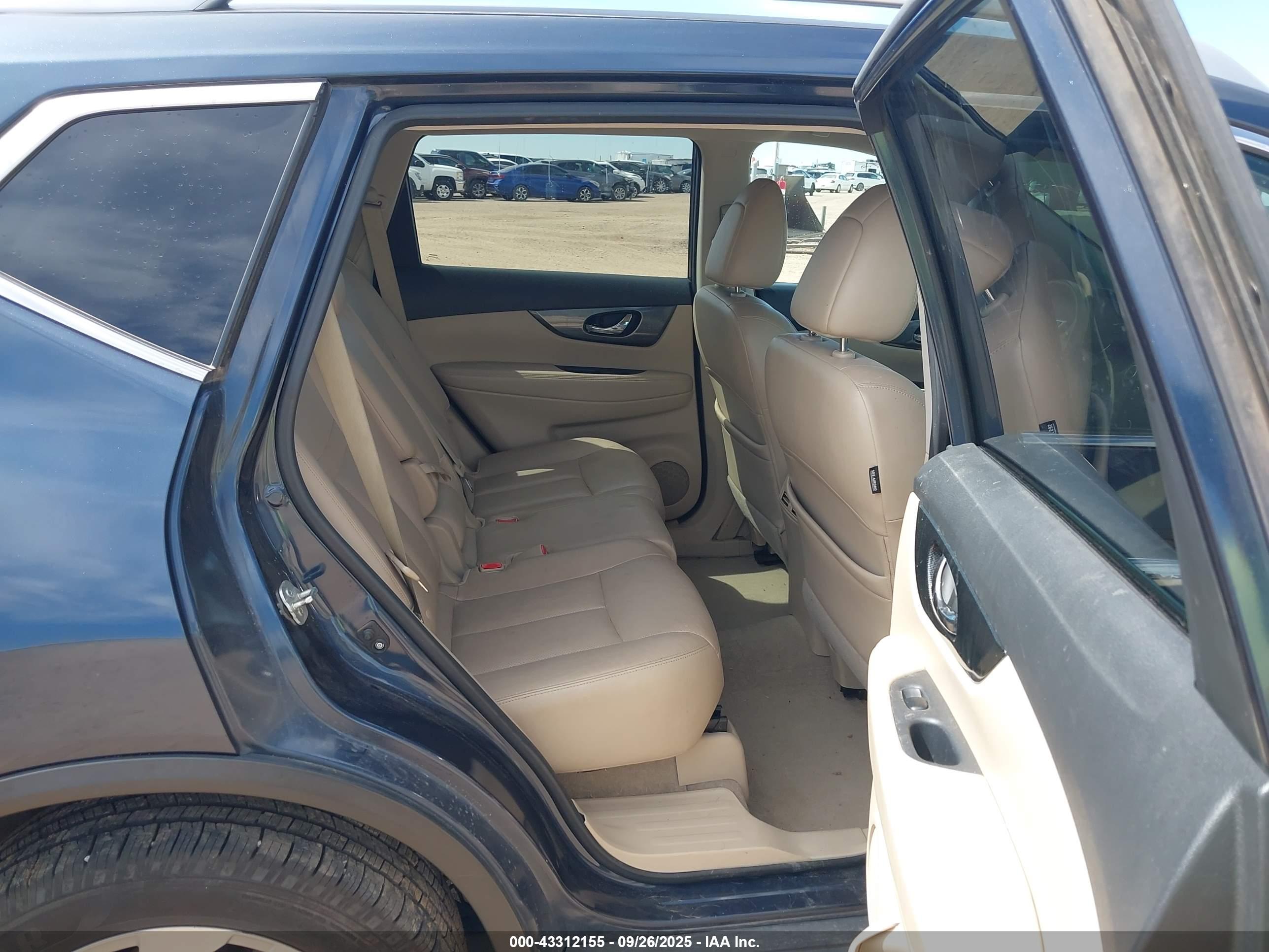 NISSAN ROGUE image 8