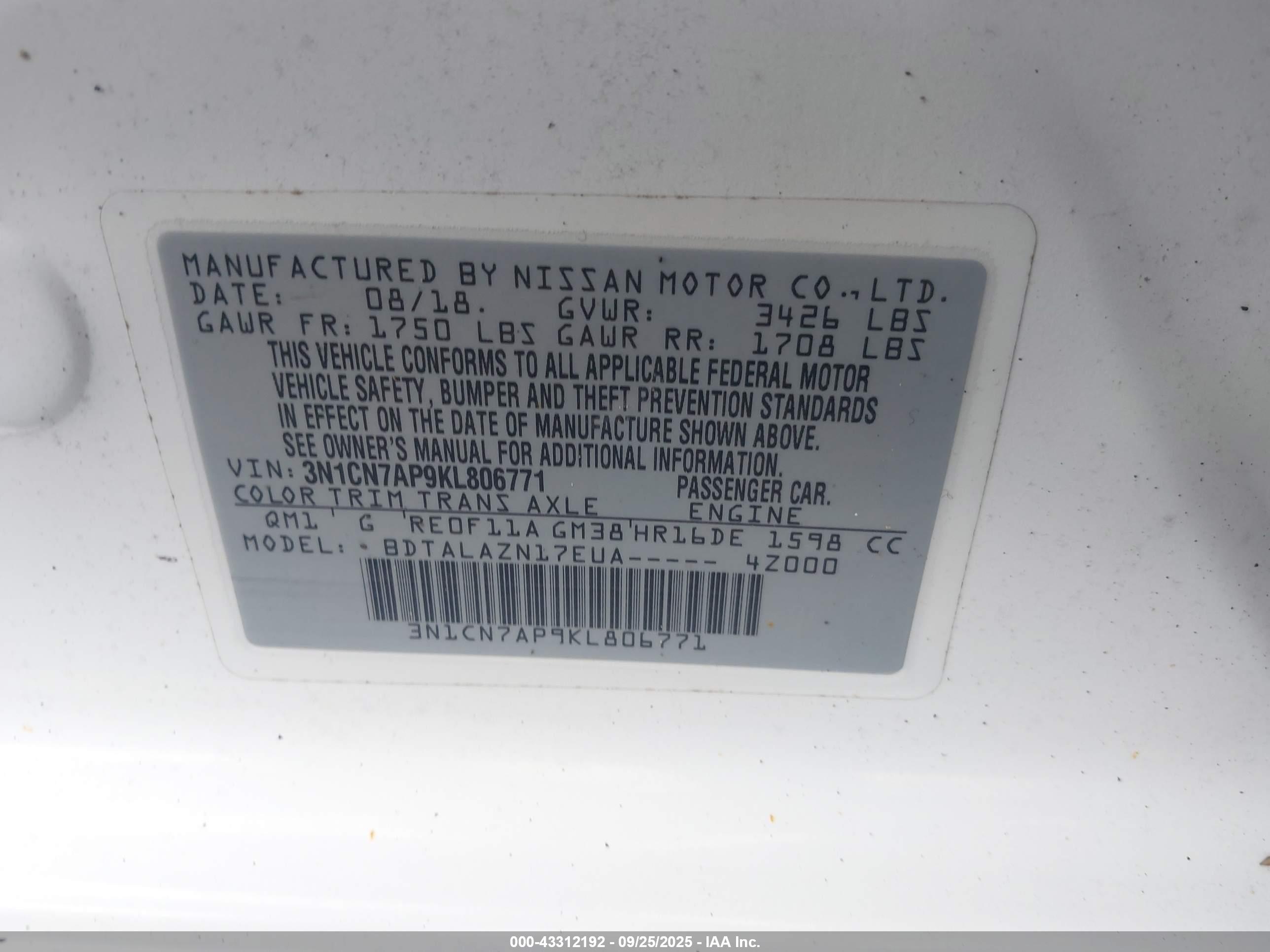 NISSAN VERSA image 9