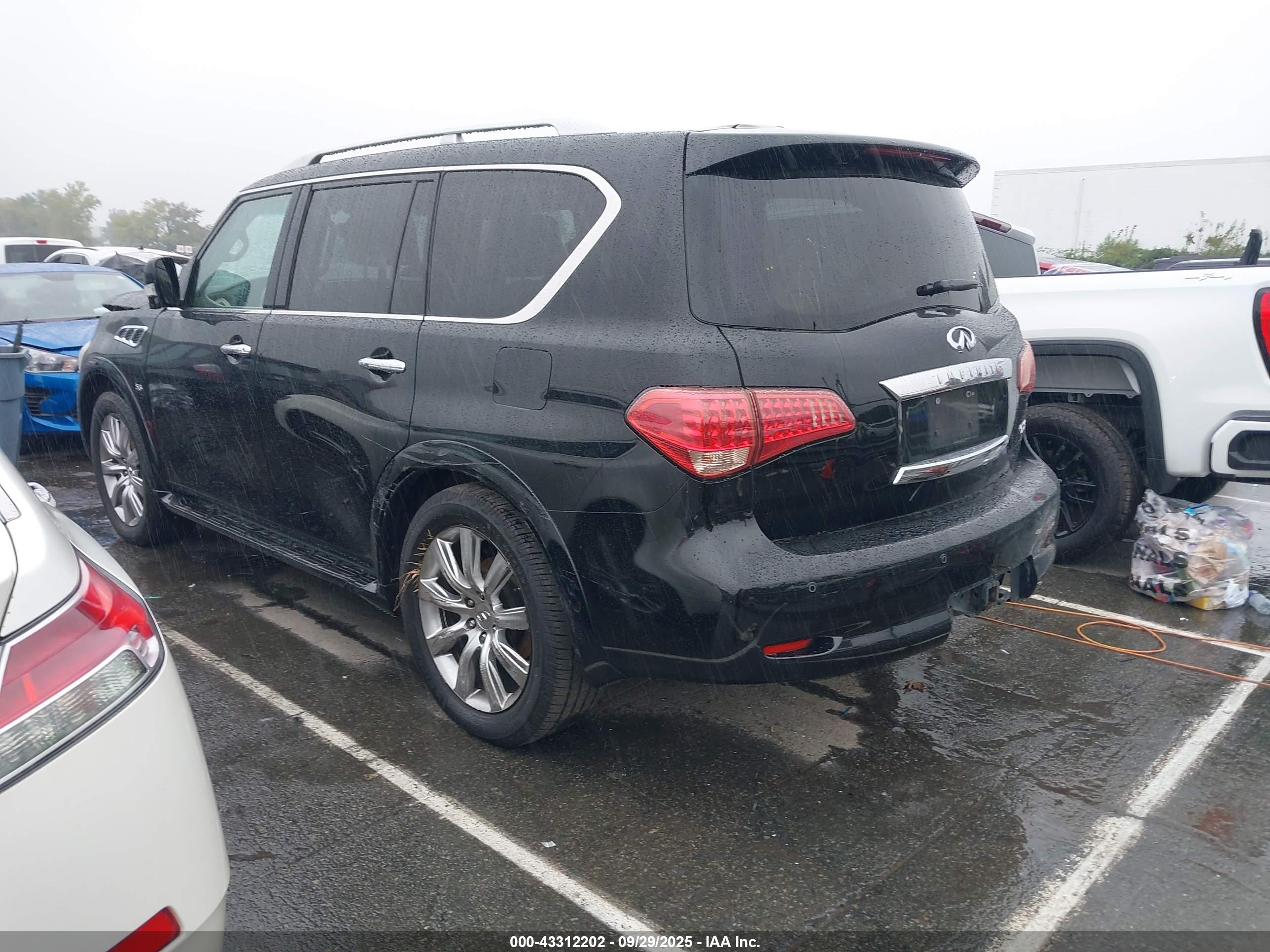 INFINITI QX80 image 3