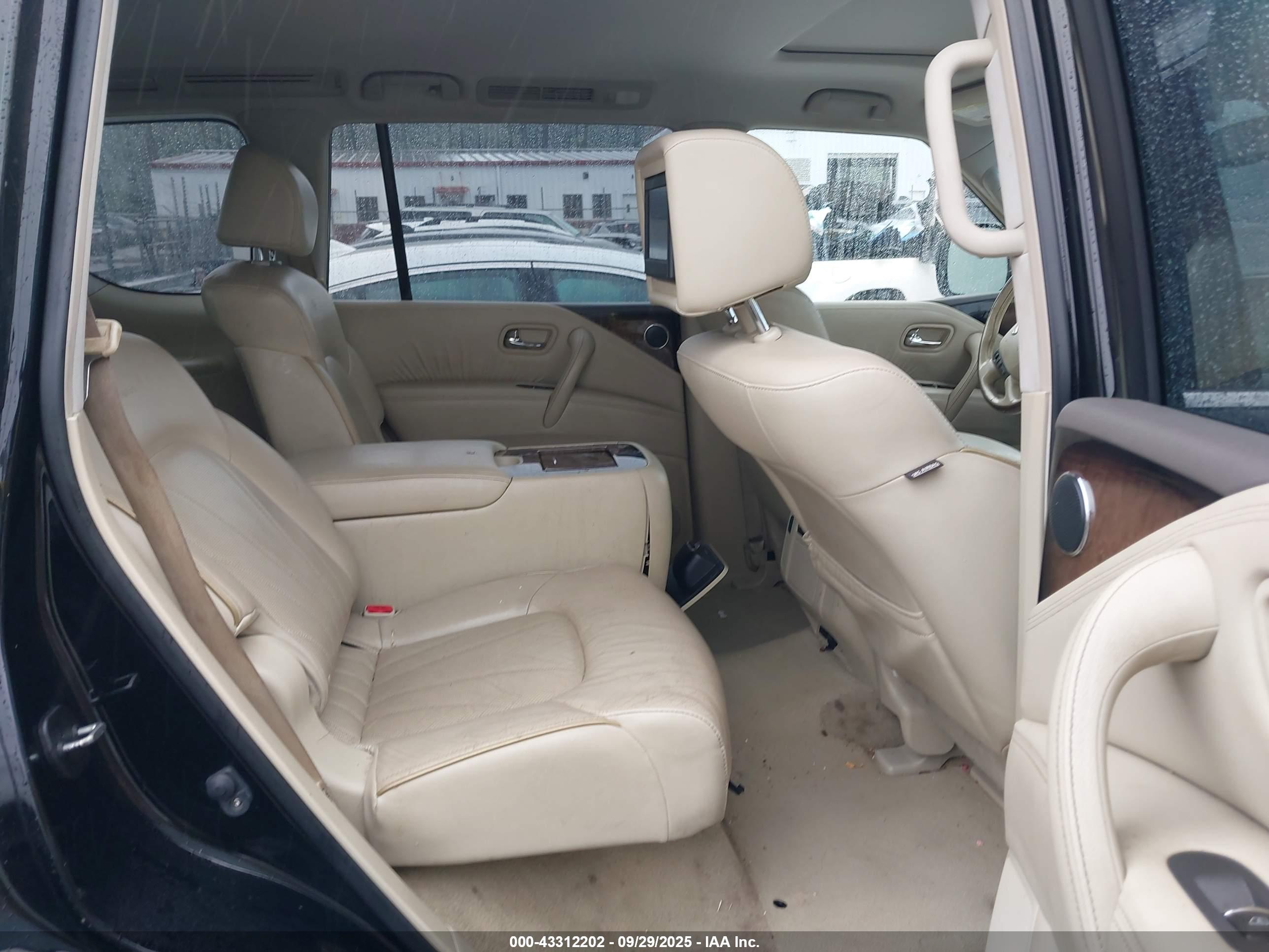 INFINITI QX80 image 8