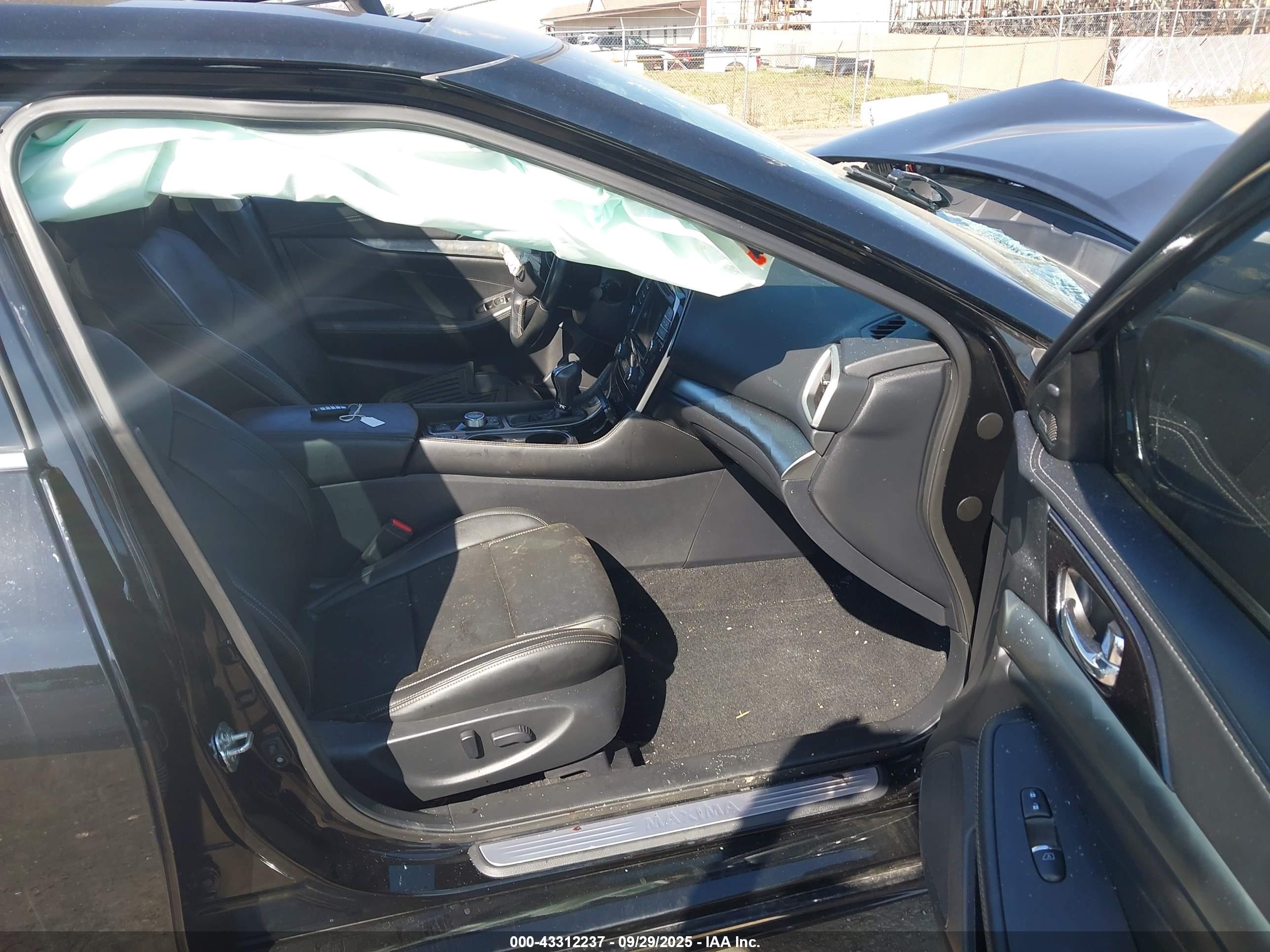 NISSAN MAXIMA image 5