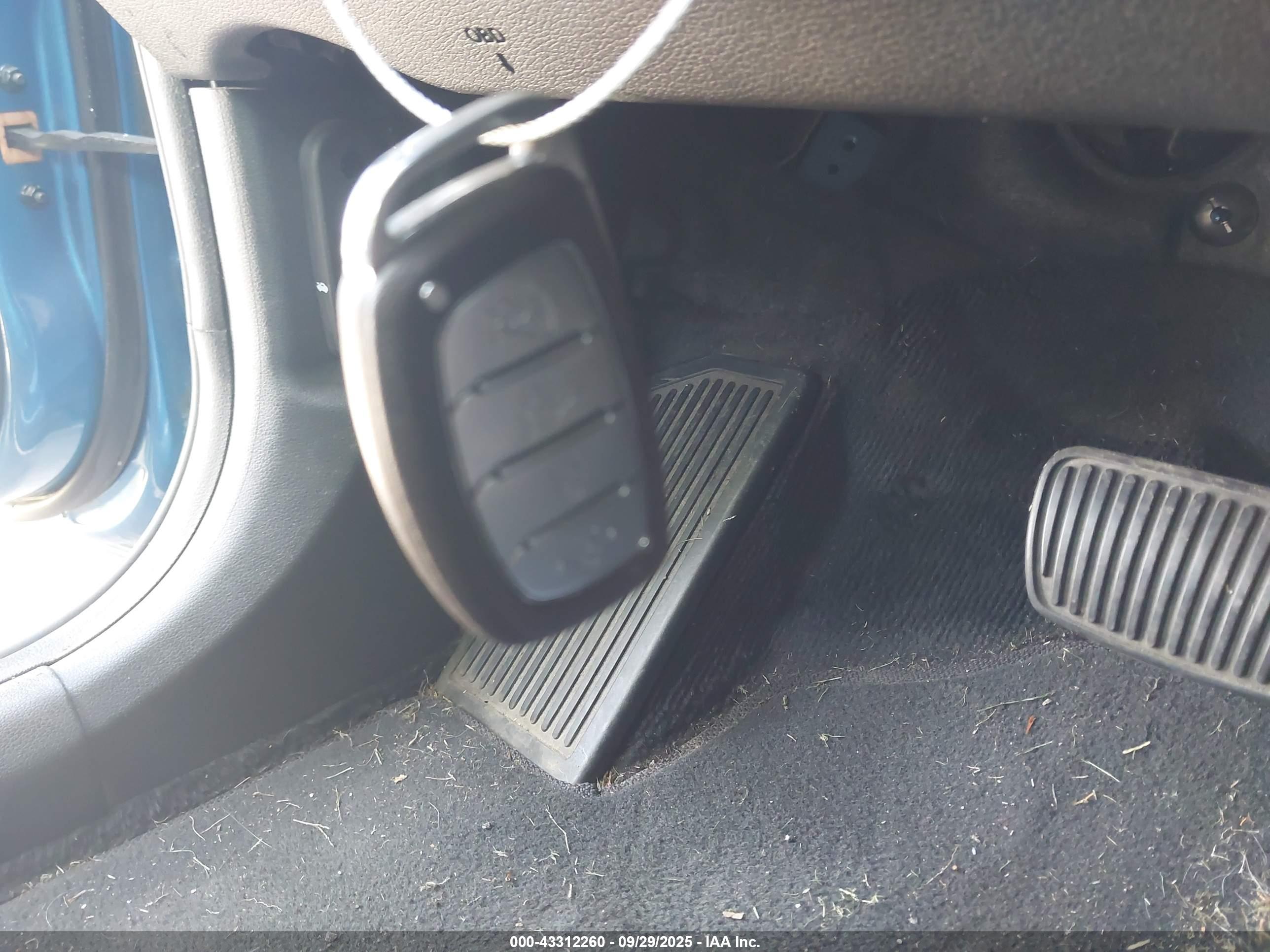 HYUNDAI TUCSON image 11
