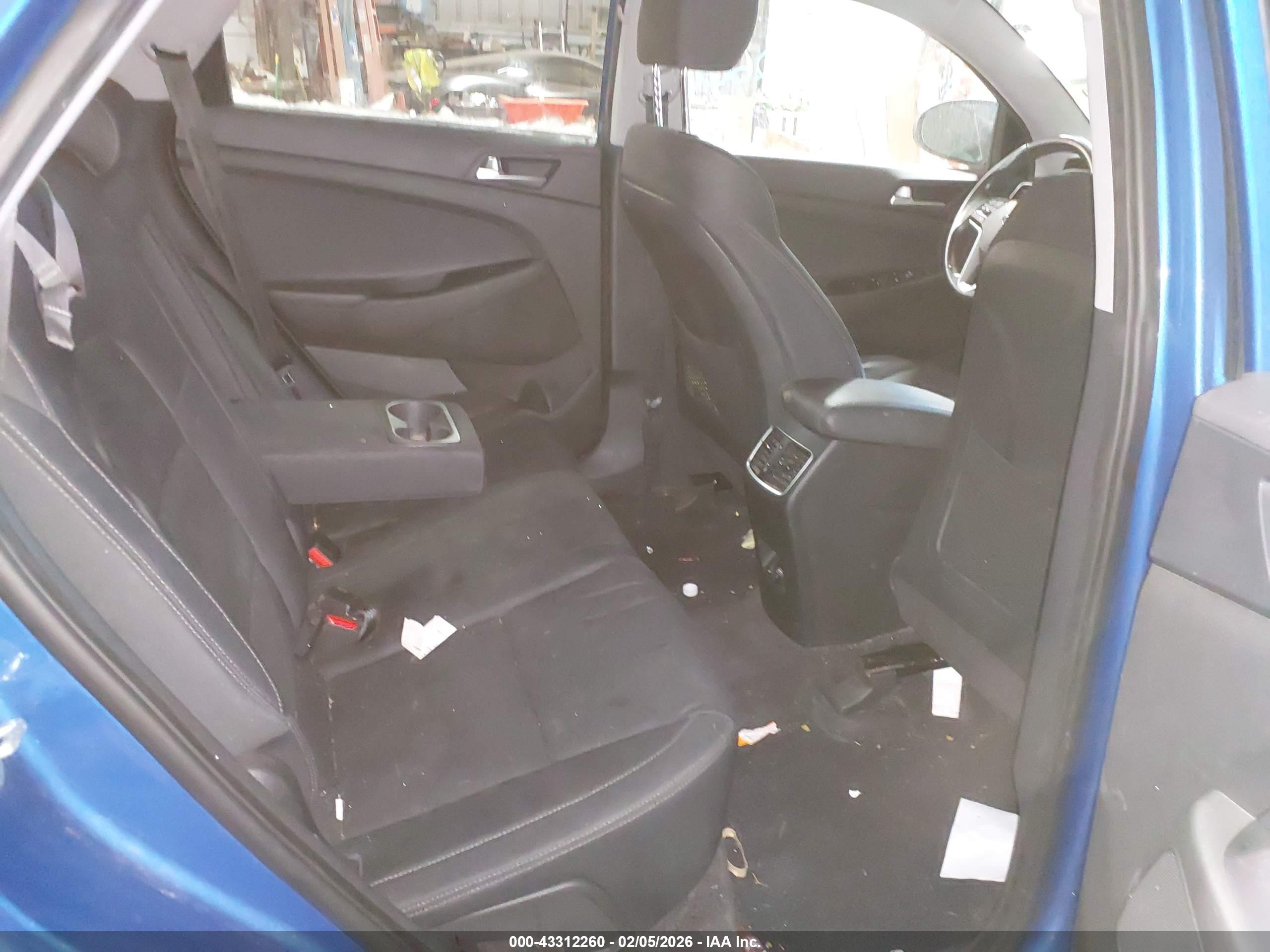 HYUNDAI TUCSON image 8