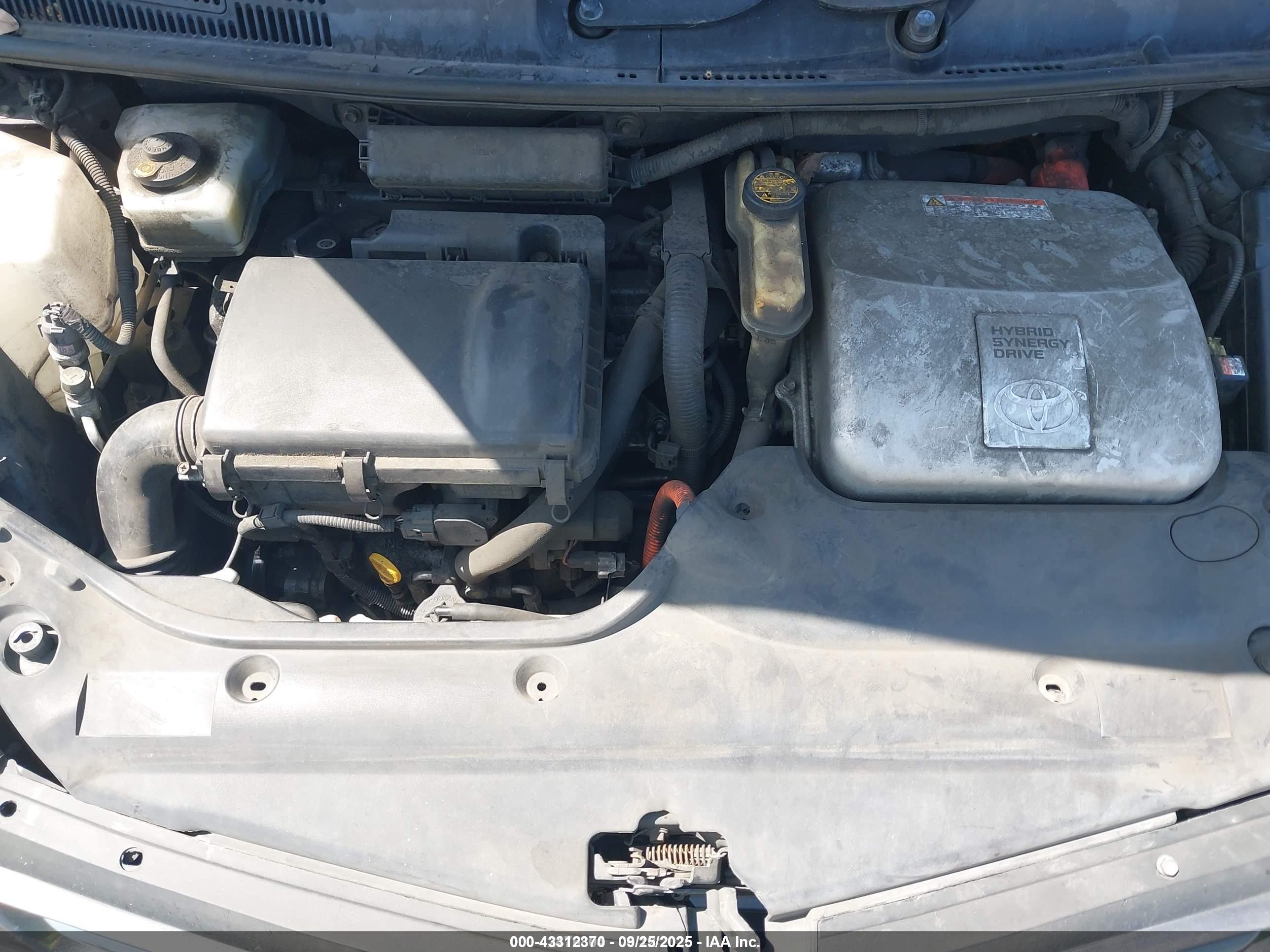 TOYOTA PRIUS image 10