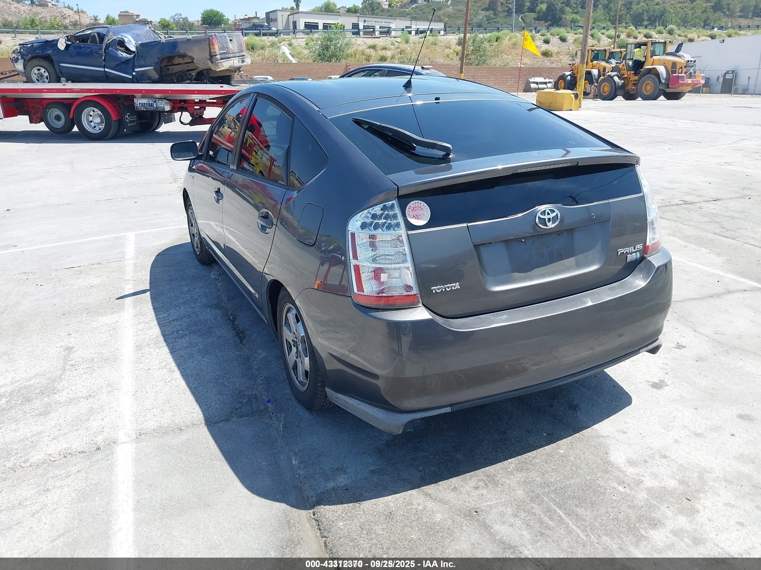 TOYOTA PRIUS image 3