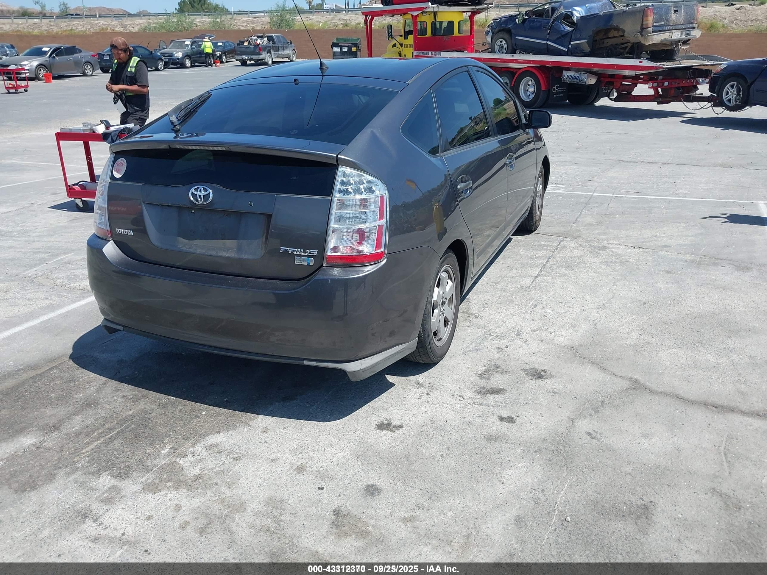 TOYOTA PRIUS image 4