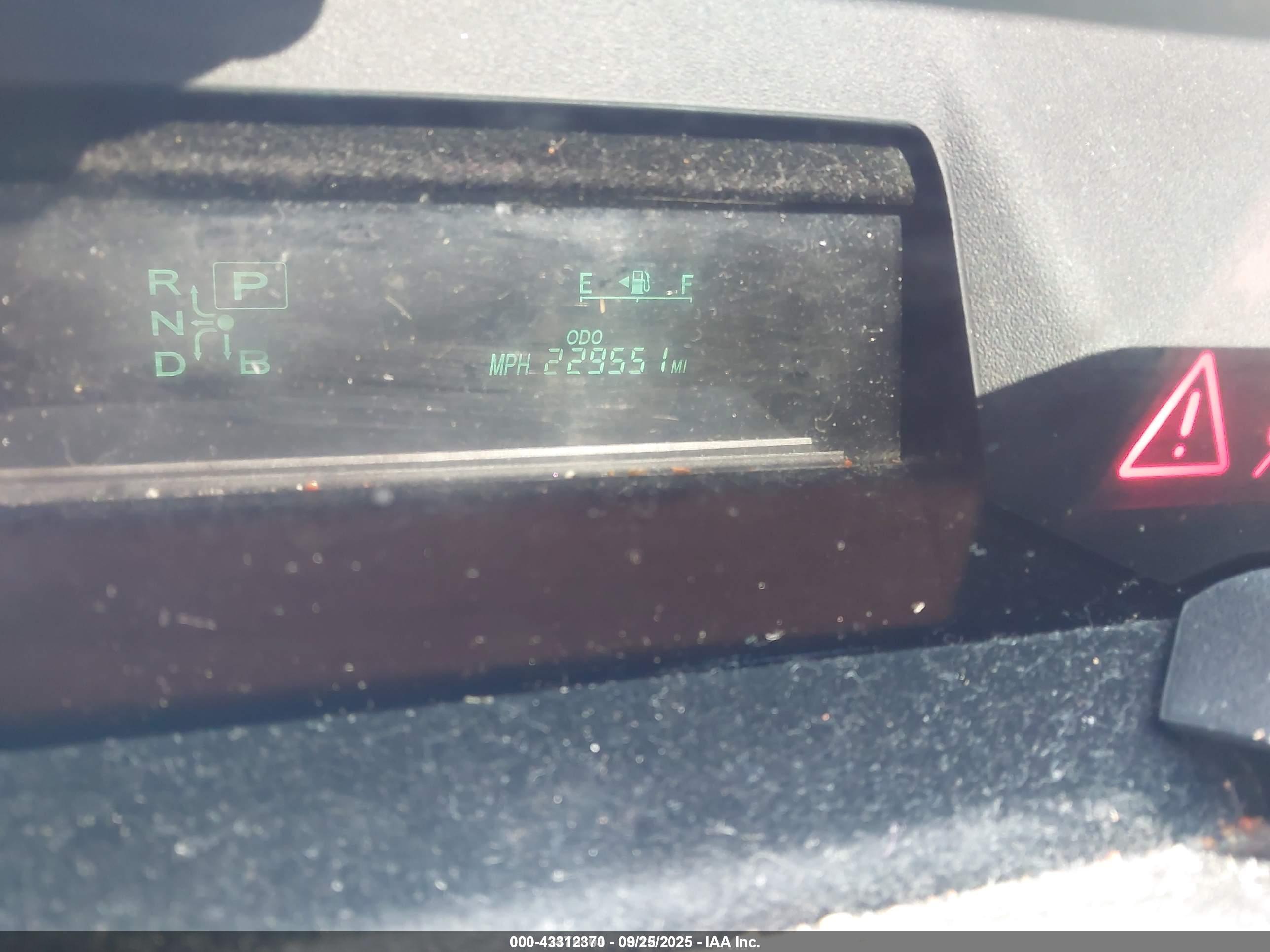 TOYOTA PRIUS image 7