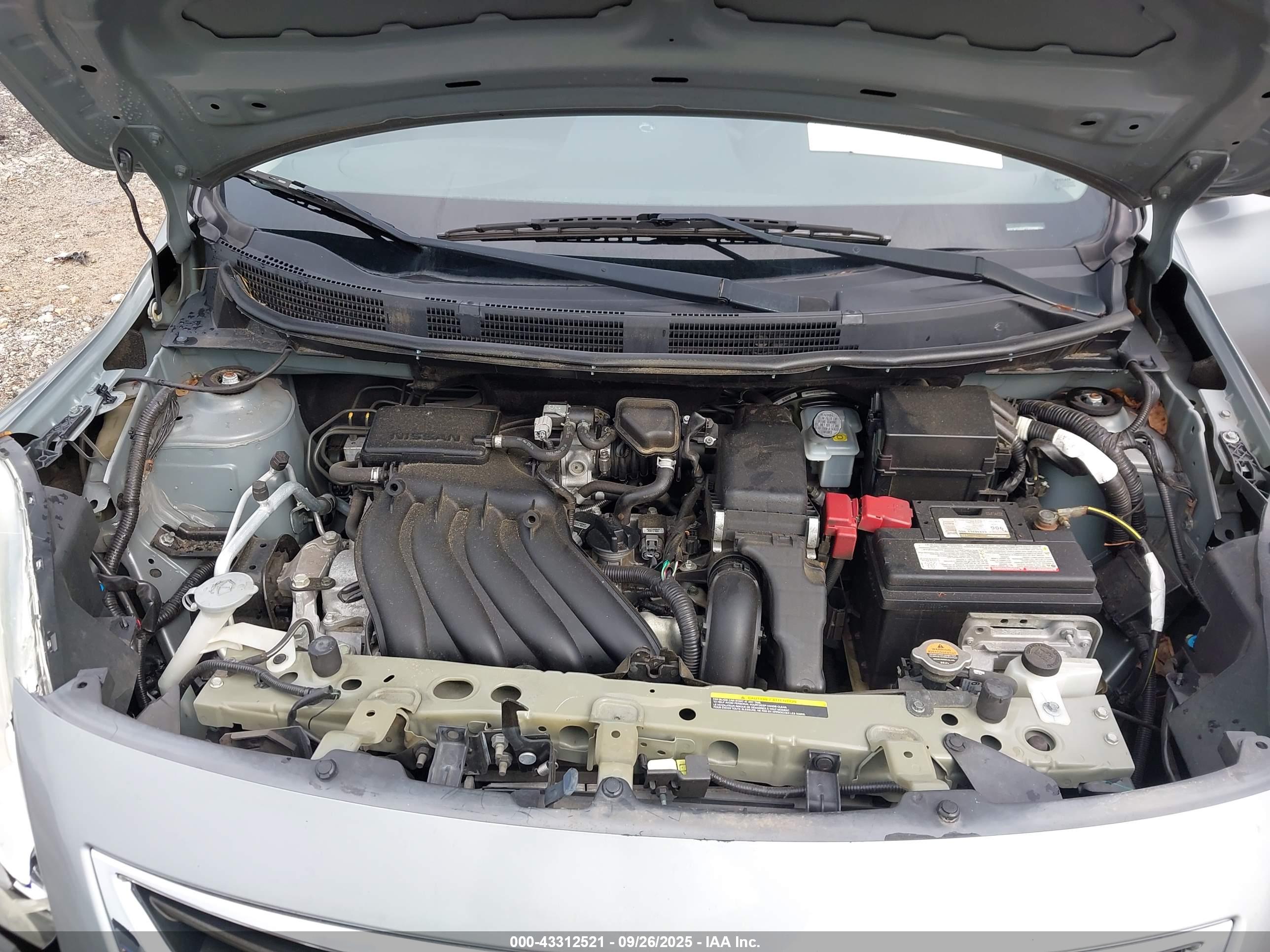 NISSAN VERSA image 10