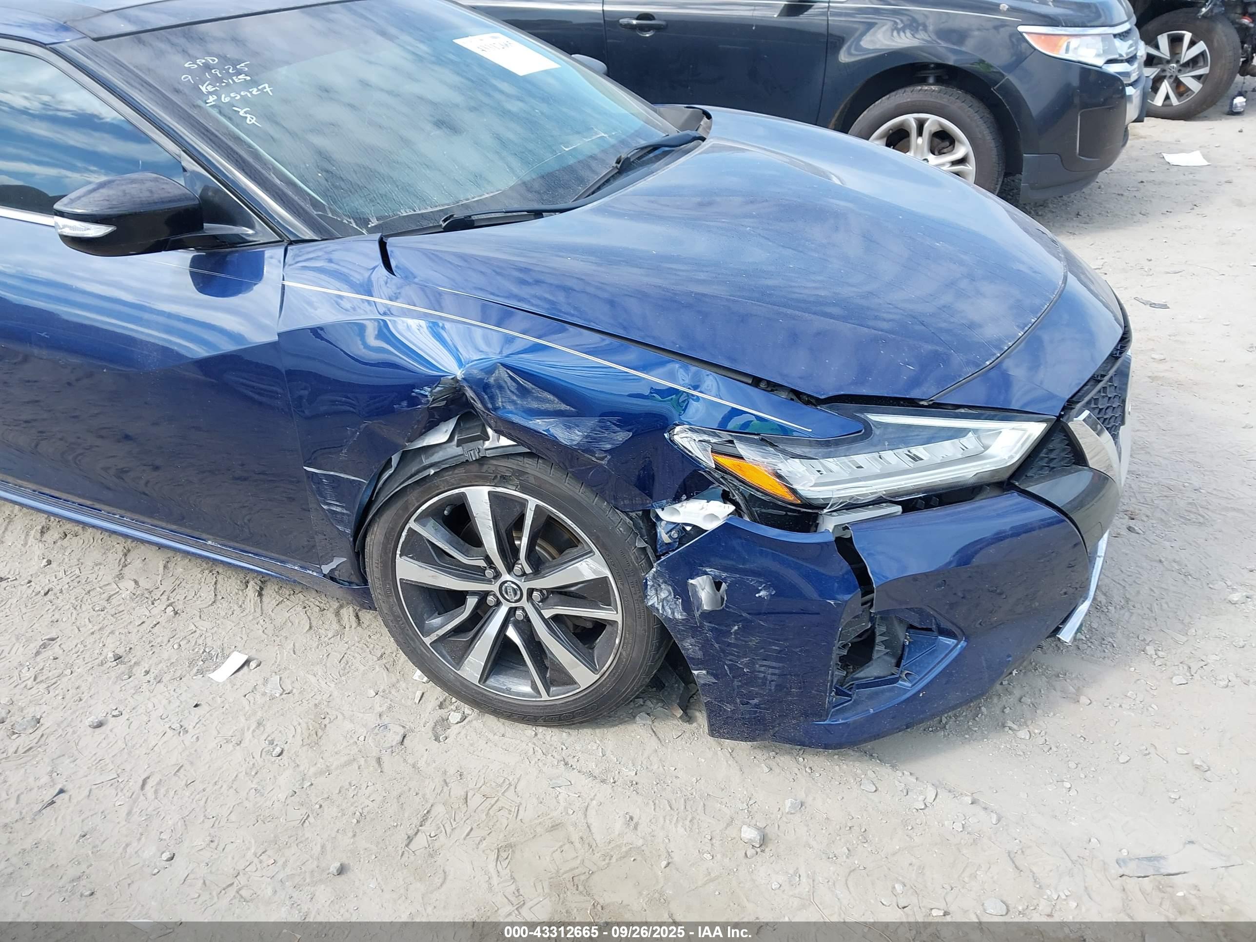 NISSAN MAXIMA image 6