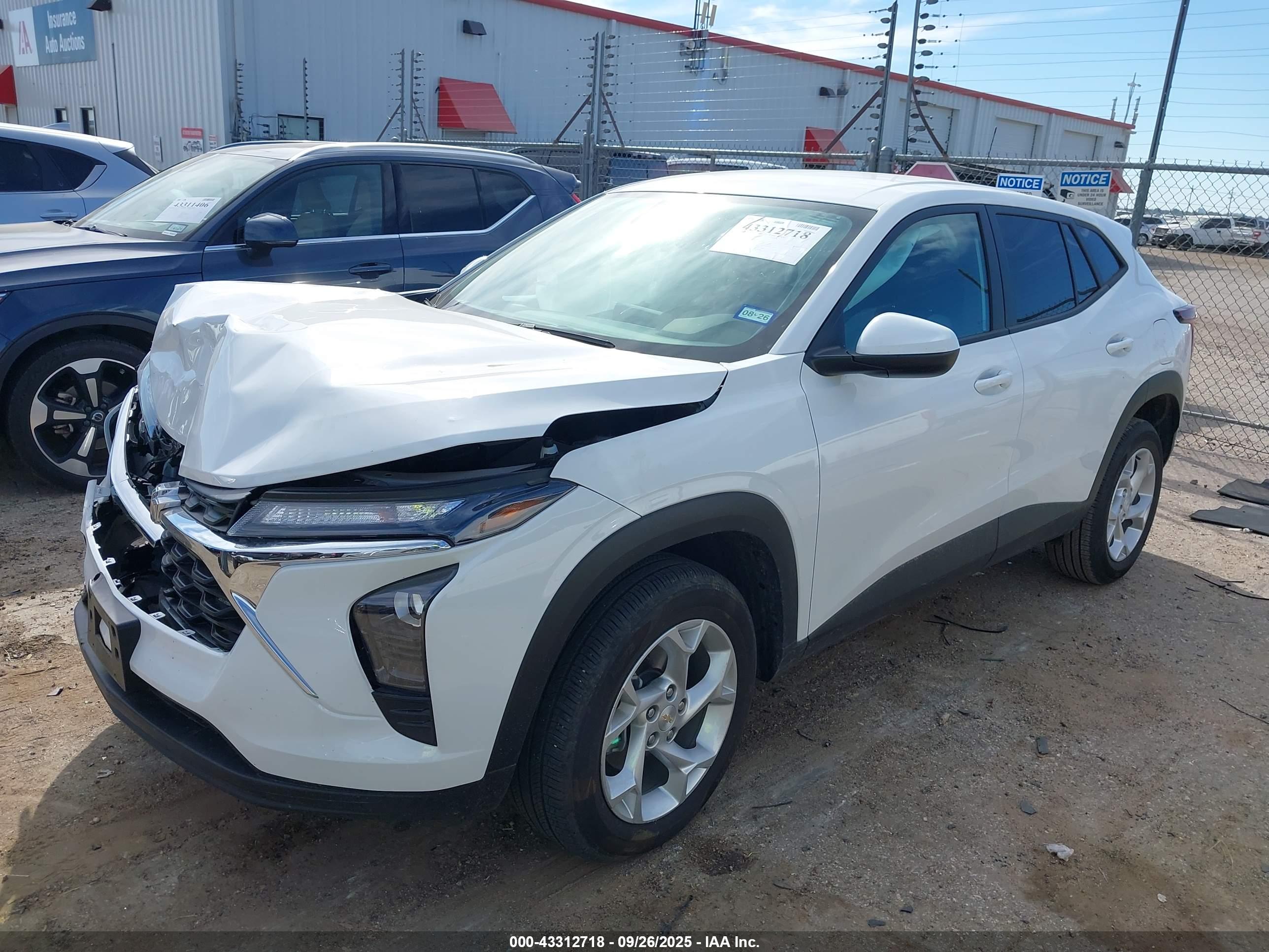 CHEVROLET TRAX image 2