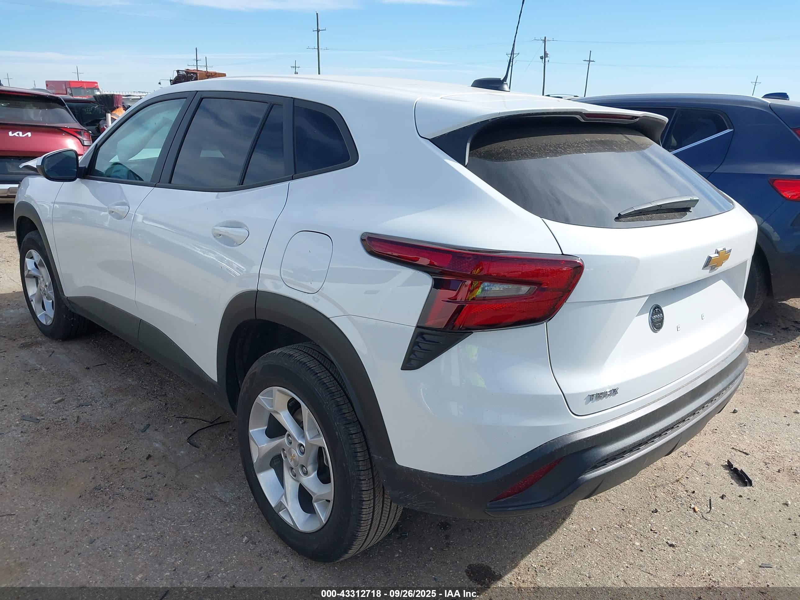 CHEVROLET TRAX image 3