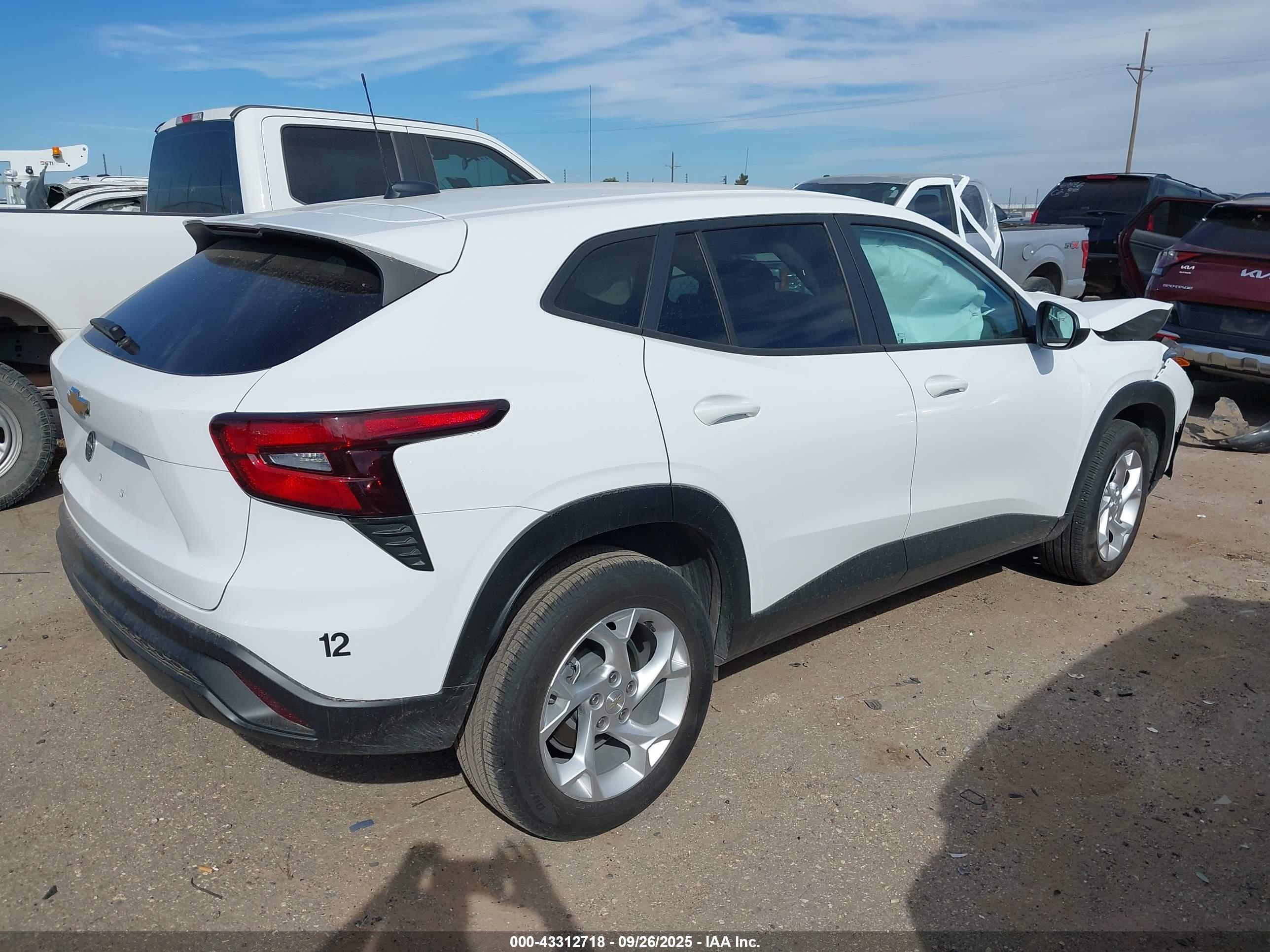 CHEVROLET TRAX image 4