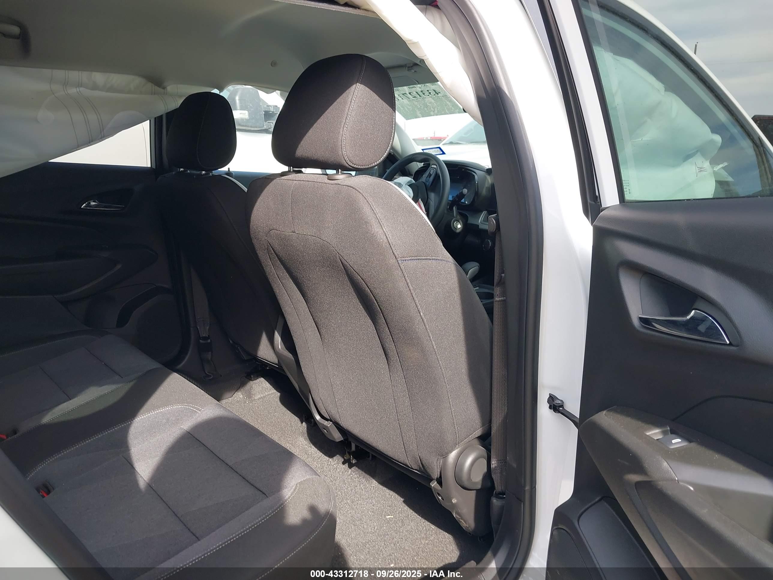 CHEVROLET TRAX image 8