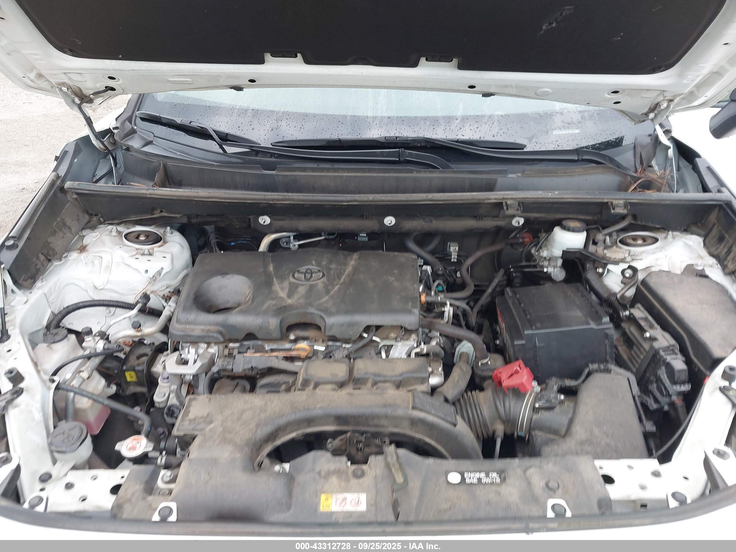 TOYOTA RAV4 image 10
