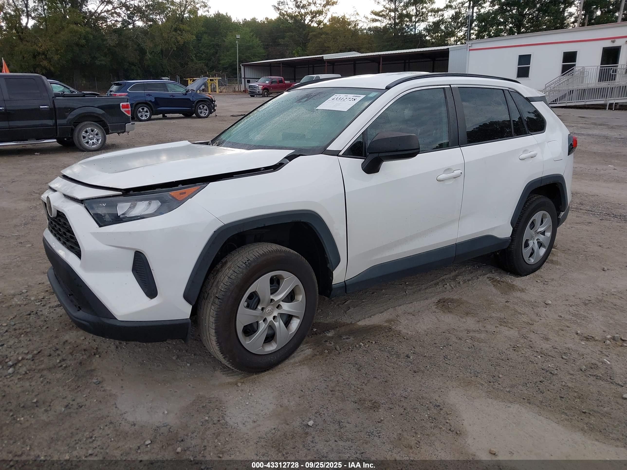 TOYOTA RAV4 image 2
