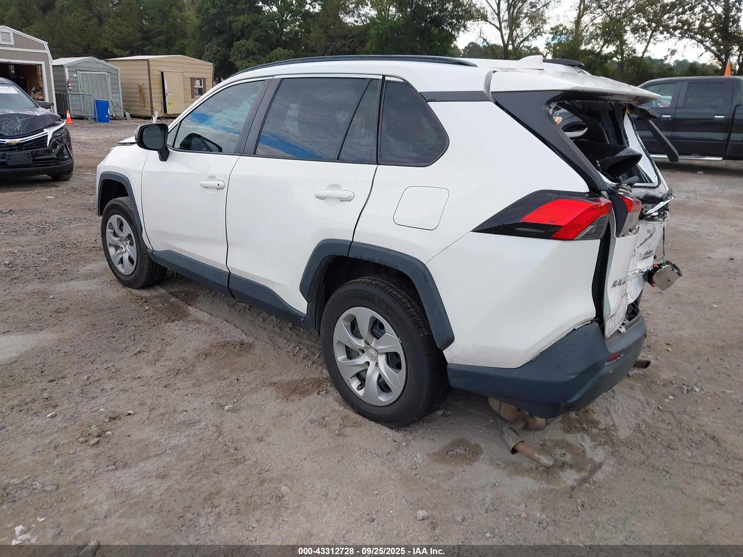 TOYOTA RAV4 image 3