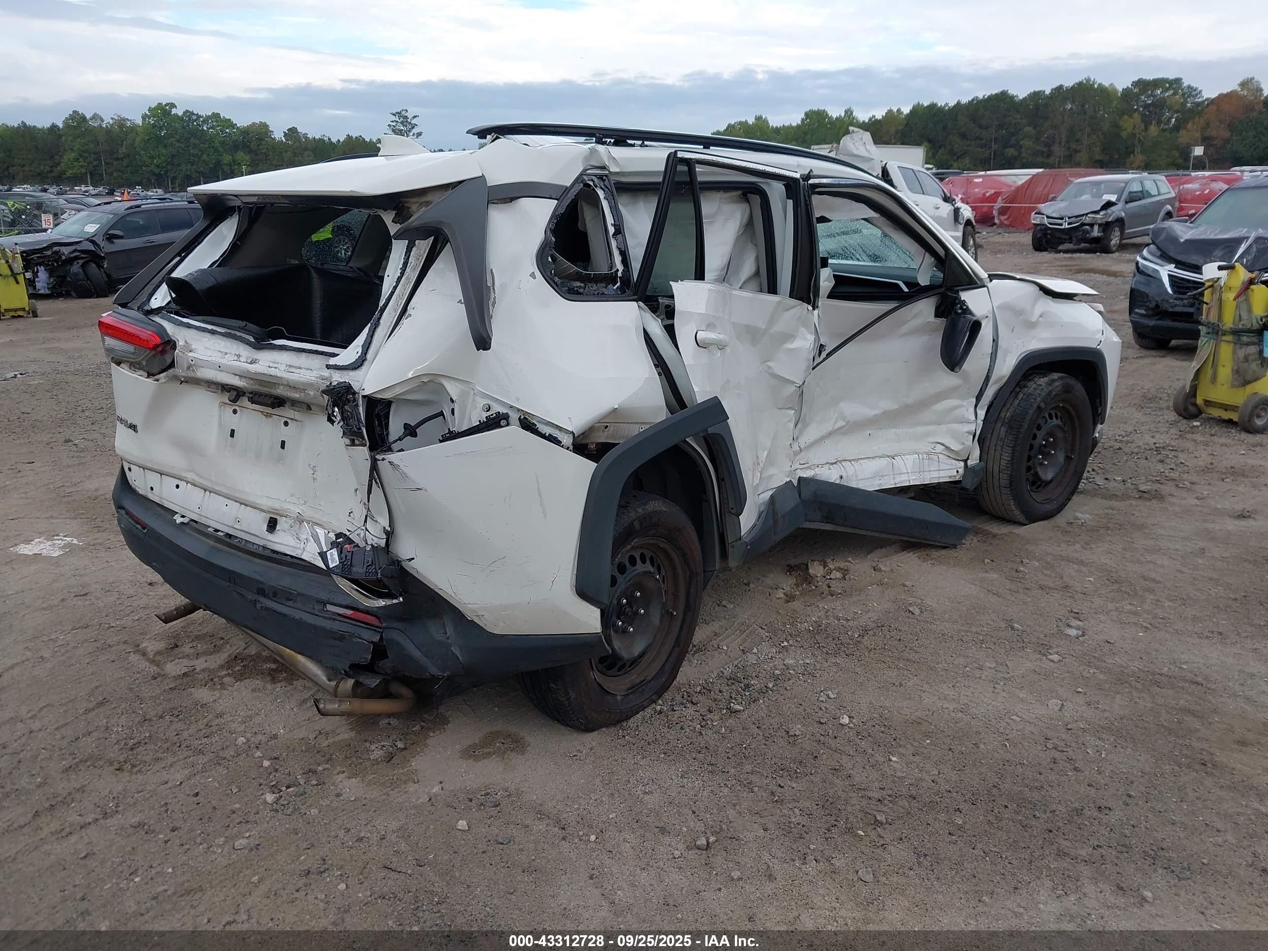 TOYOTA RAV4 image 4