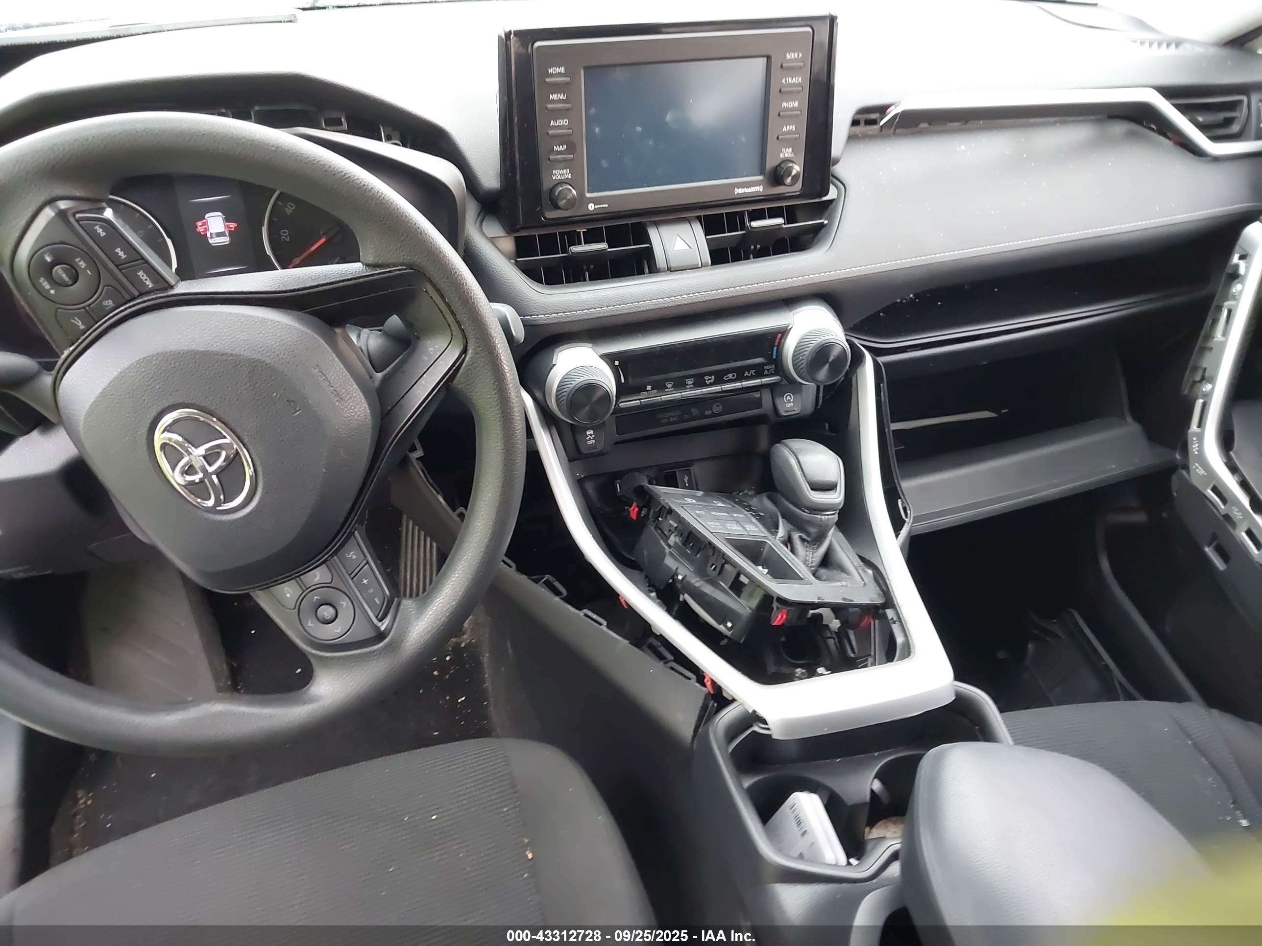 TOYOTA RAV4 image 5
