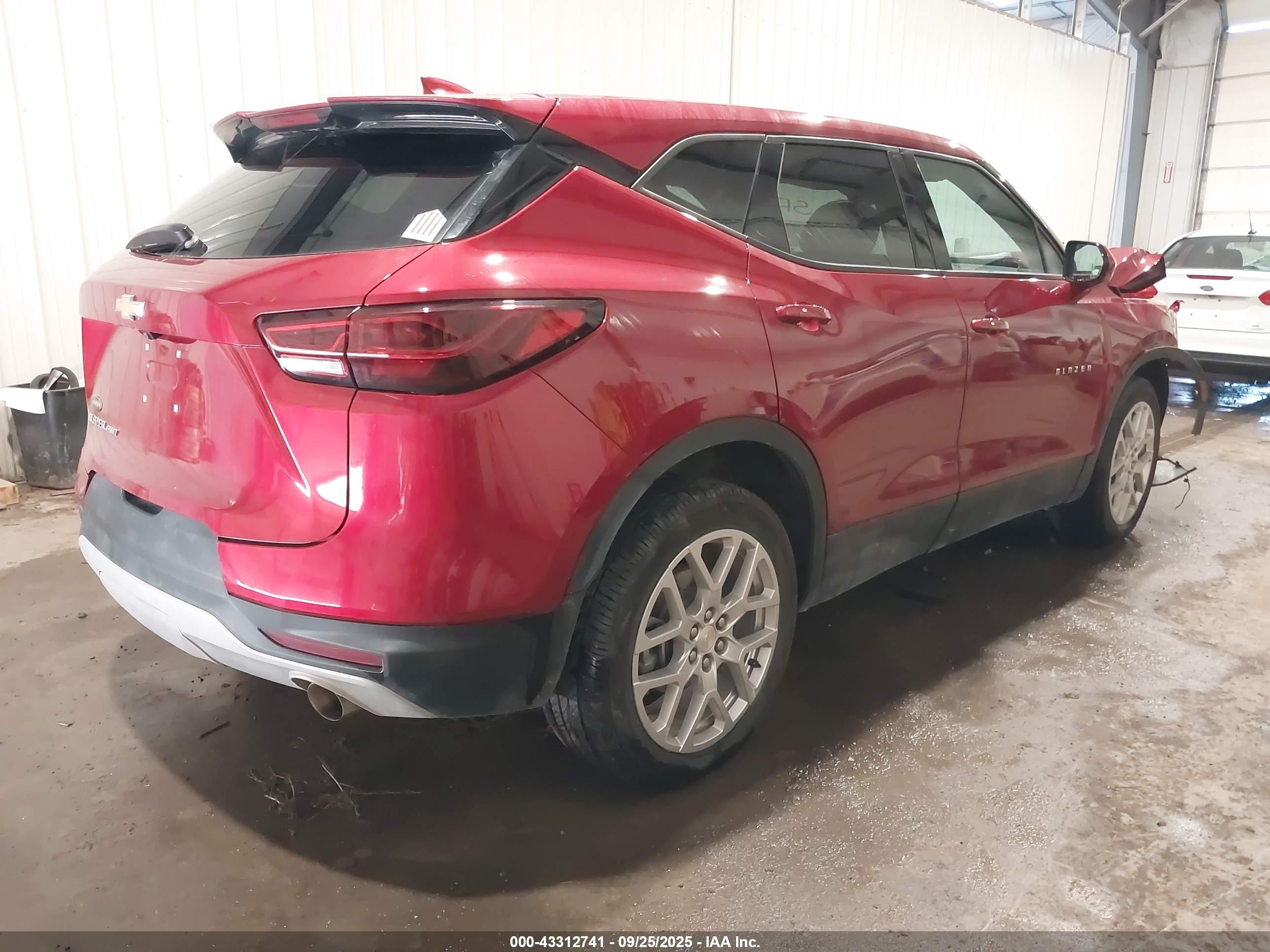 CHEVROLET BLAZER image 4