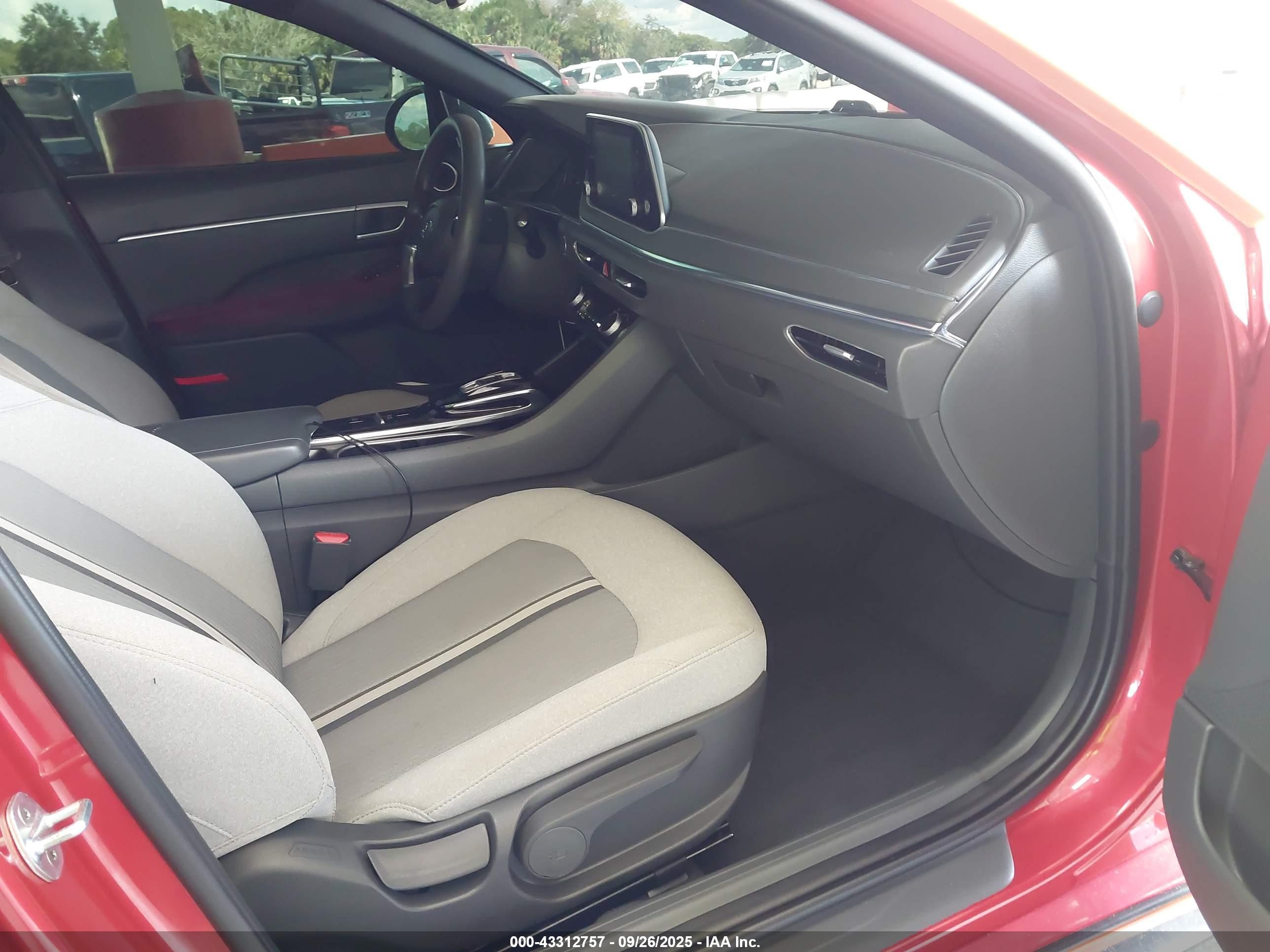 HYUNDAI SONATA image 5