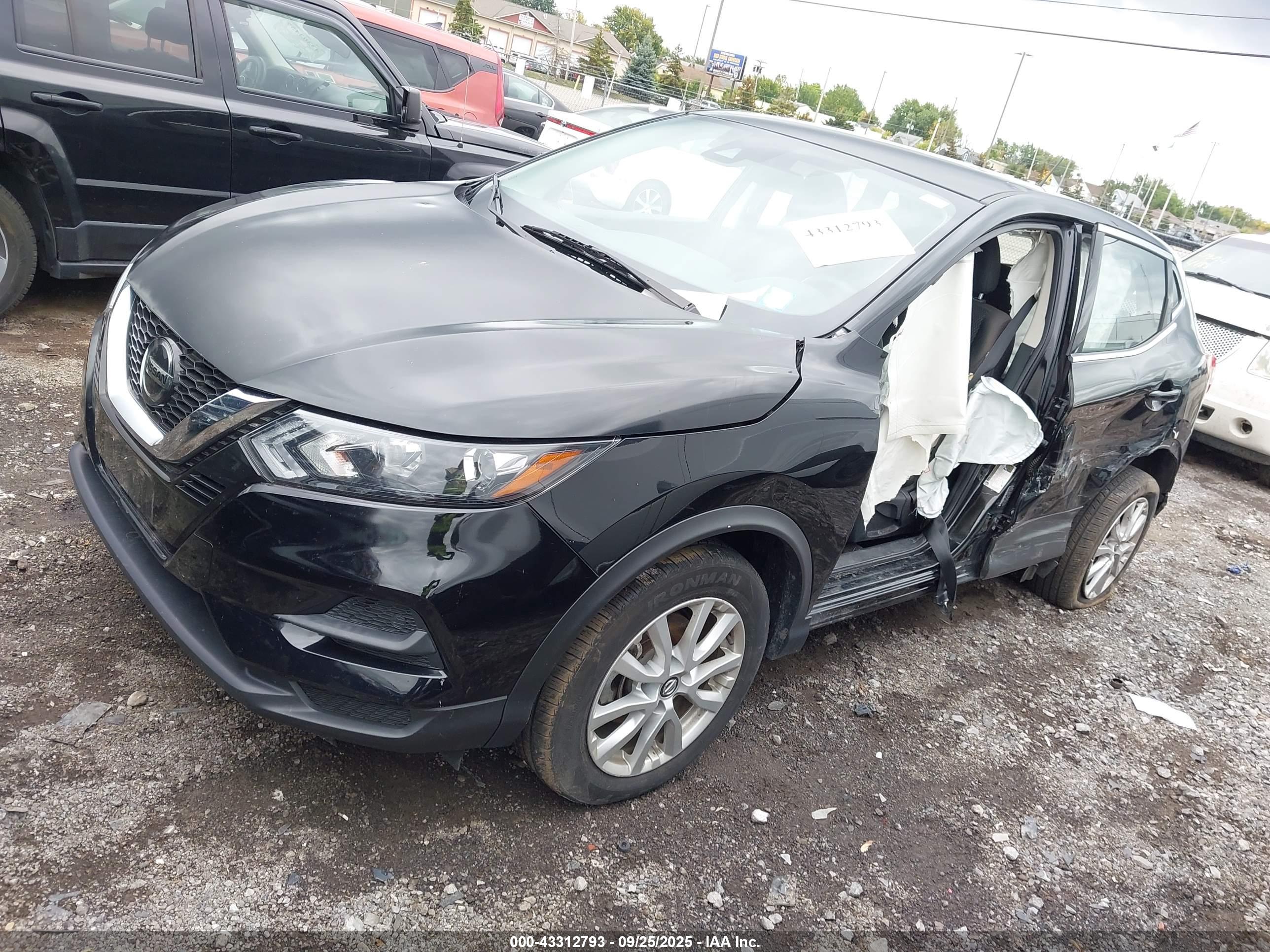 NISSAN ROGUE image 2