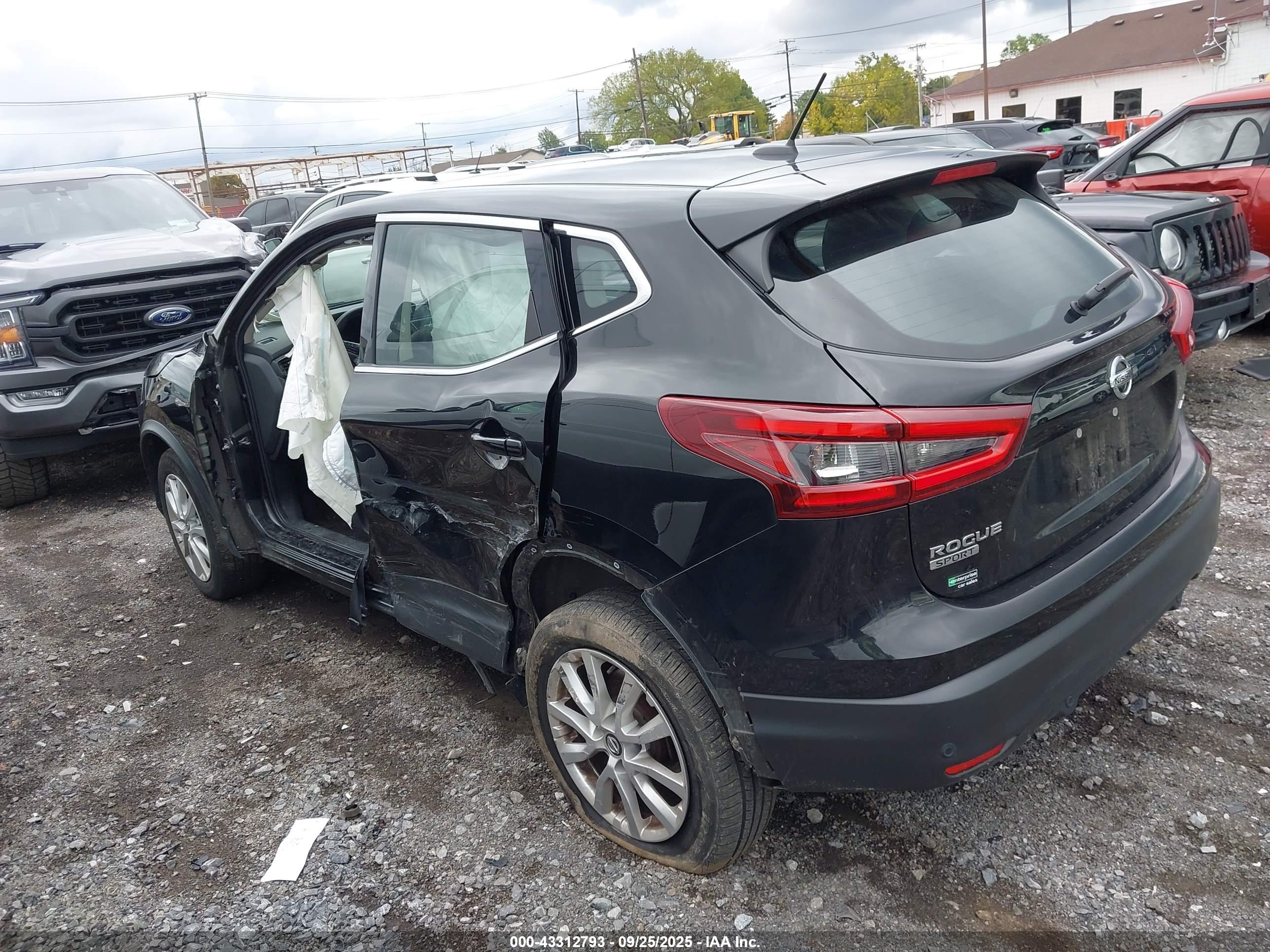 NISSAN ROGUE image 3
