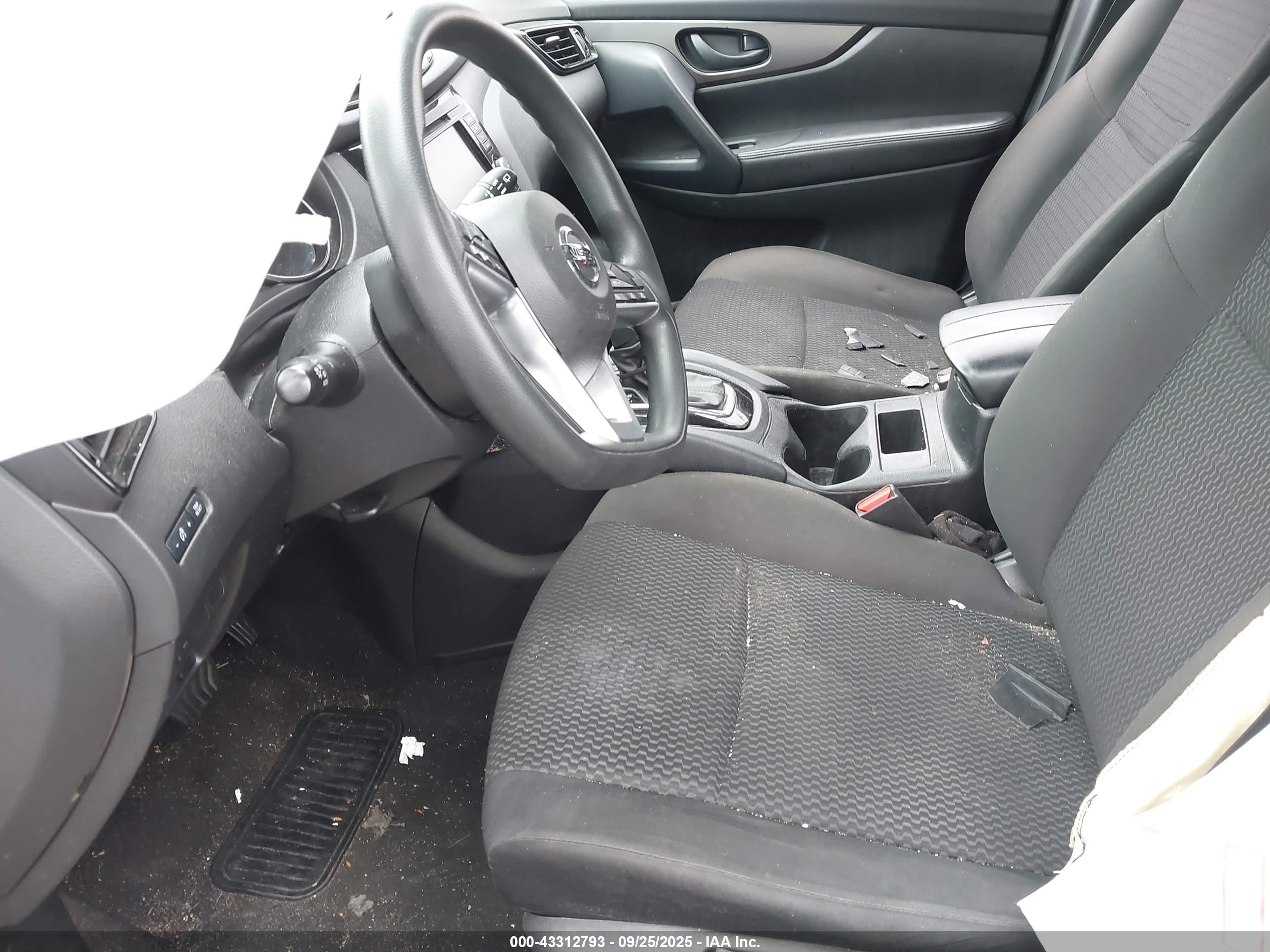 NISSAN ROGUE image 5