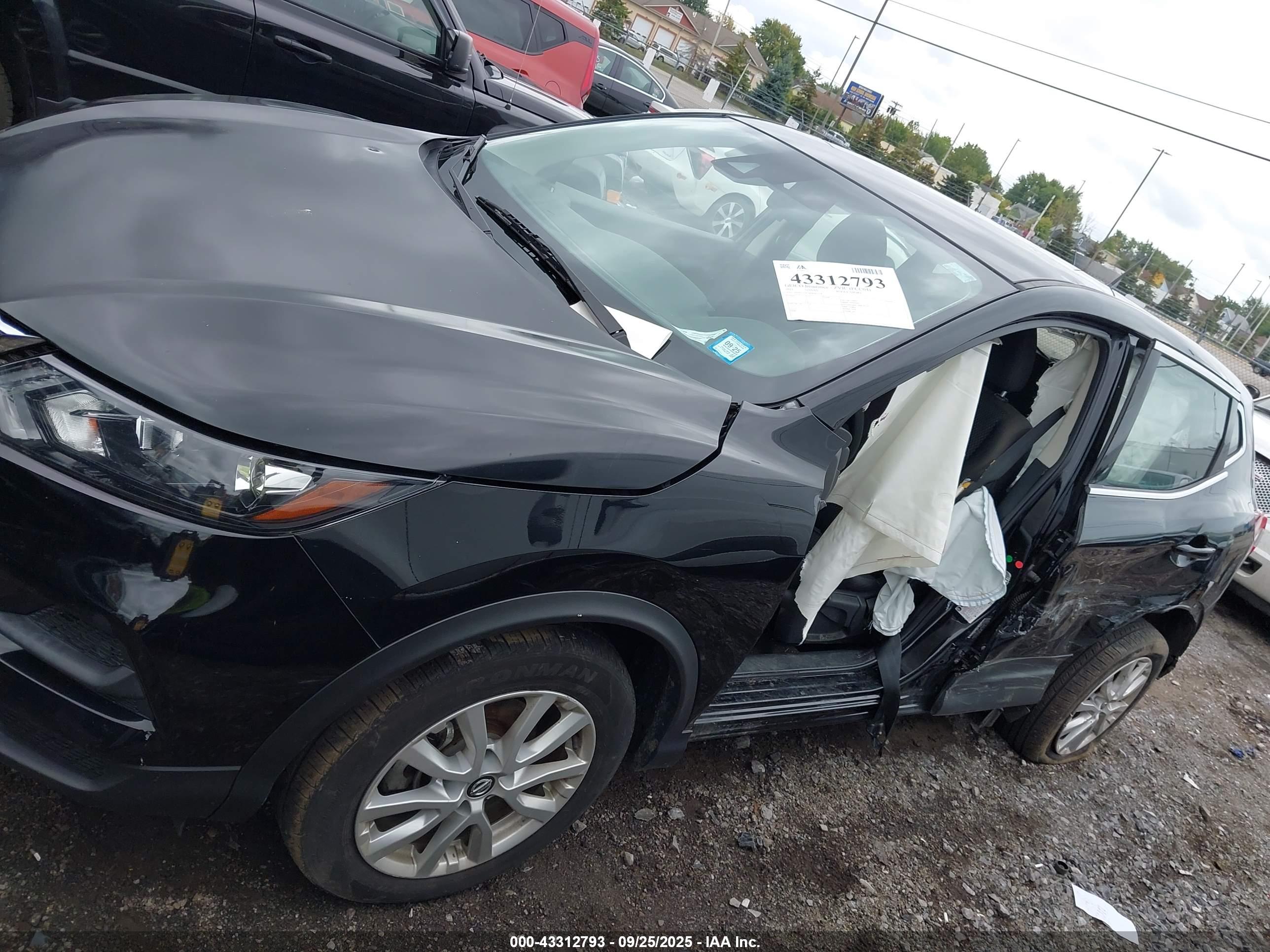 NISSAN ROGUE image 6