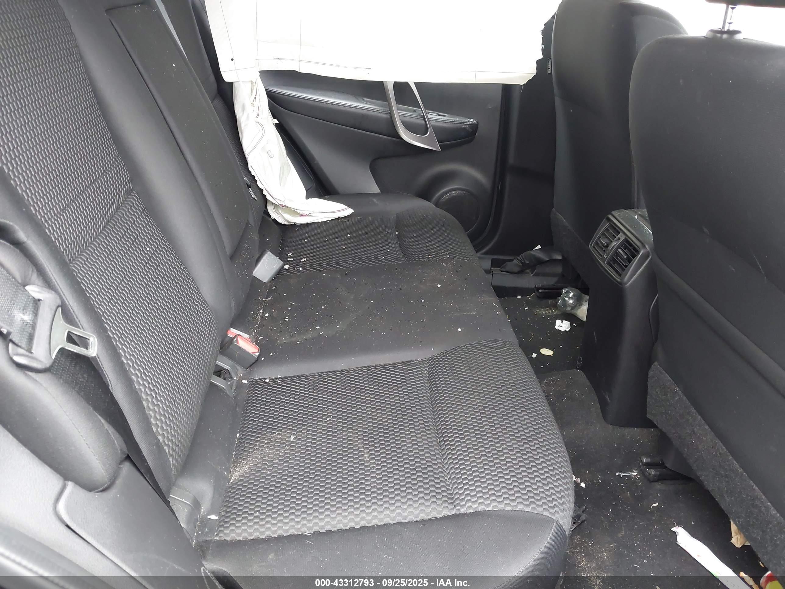 NISSAN ROGUE image 8