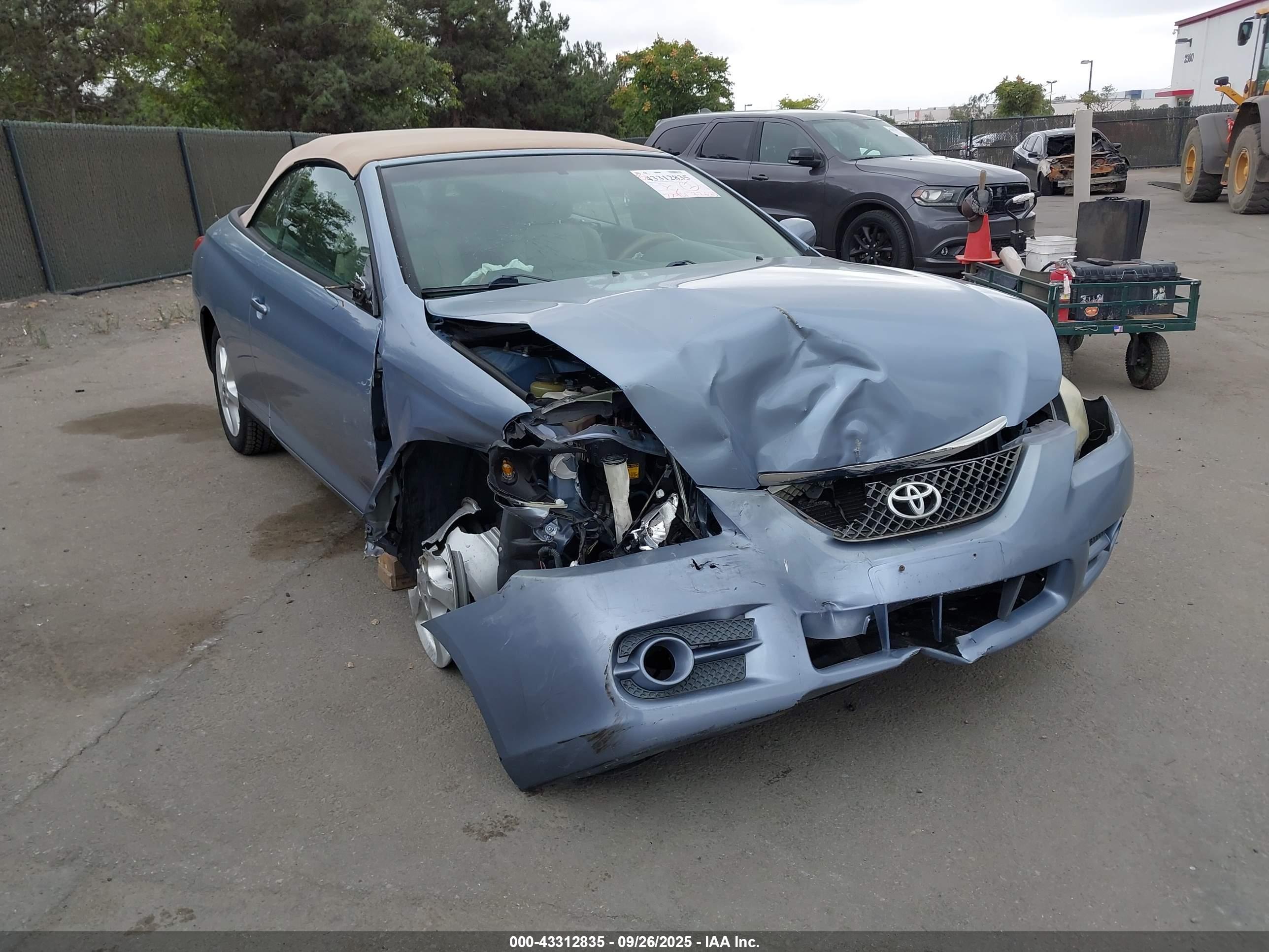 TOYOTA CAMRY image 6