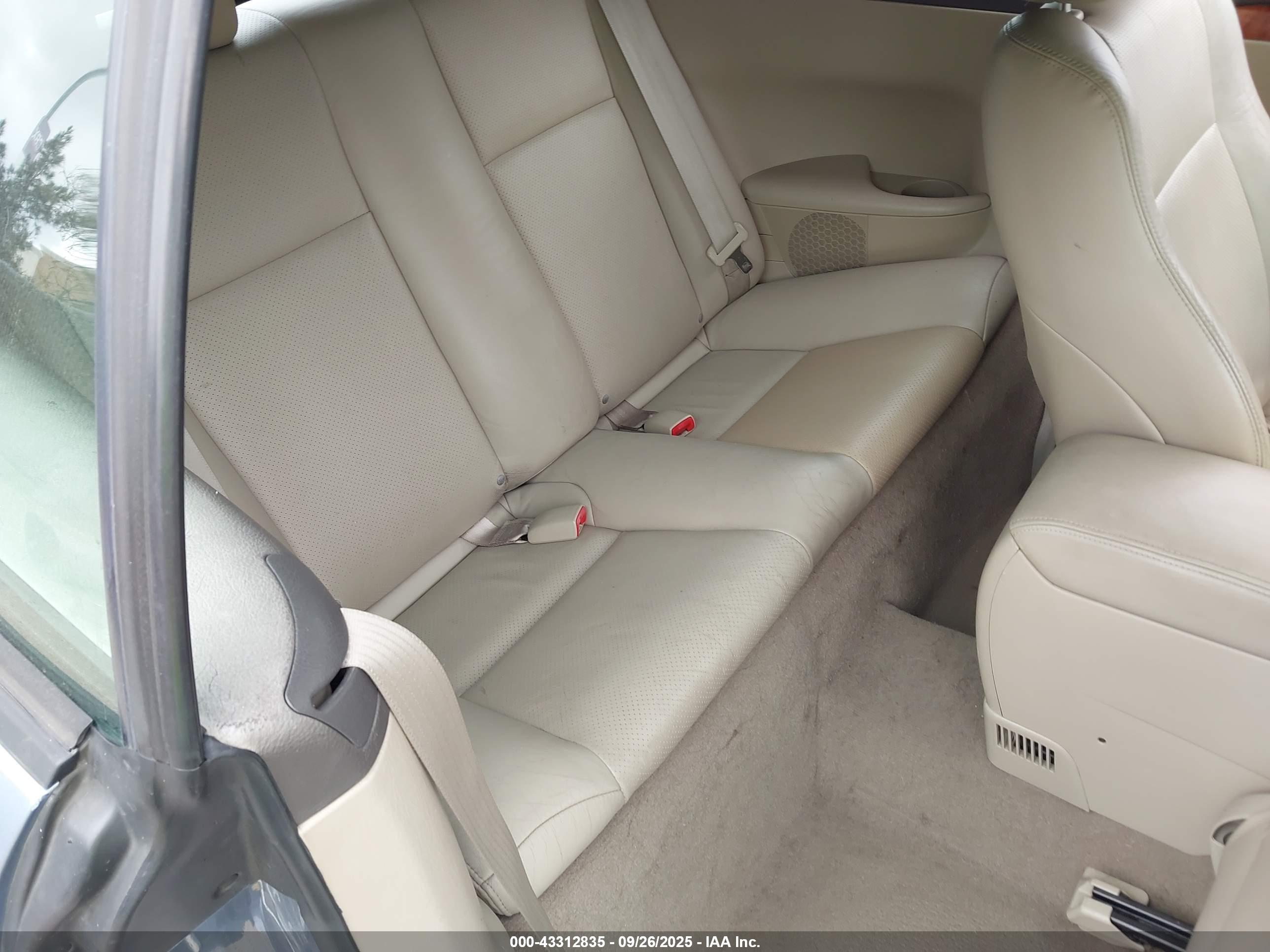 TOYOTA CAMRY image 8